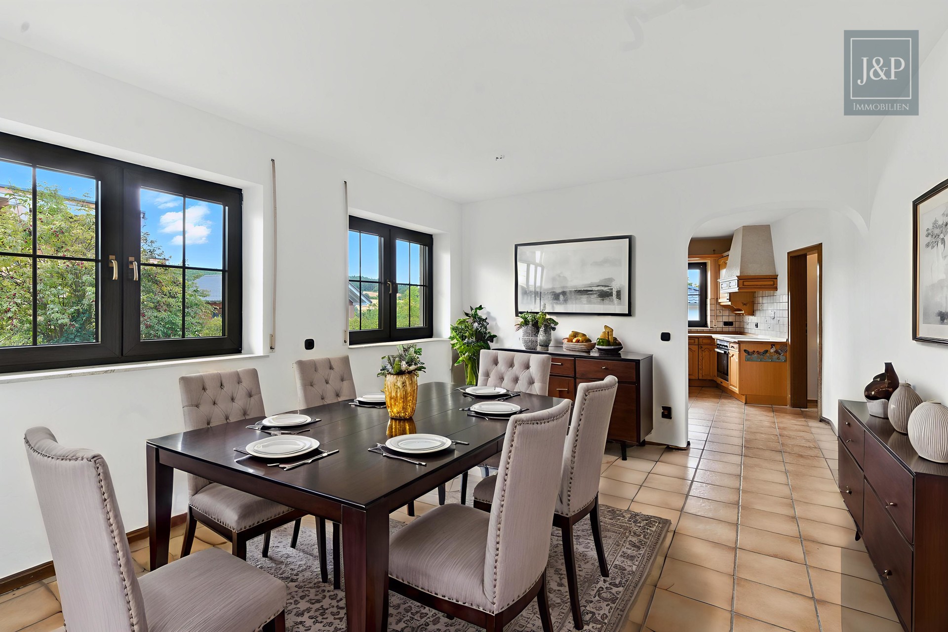 Großes Anwesen mit besonderer Architektur und Weitblick! Ideal für Großfamilien & Mehrgenerationen - EG Essbereich