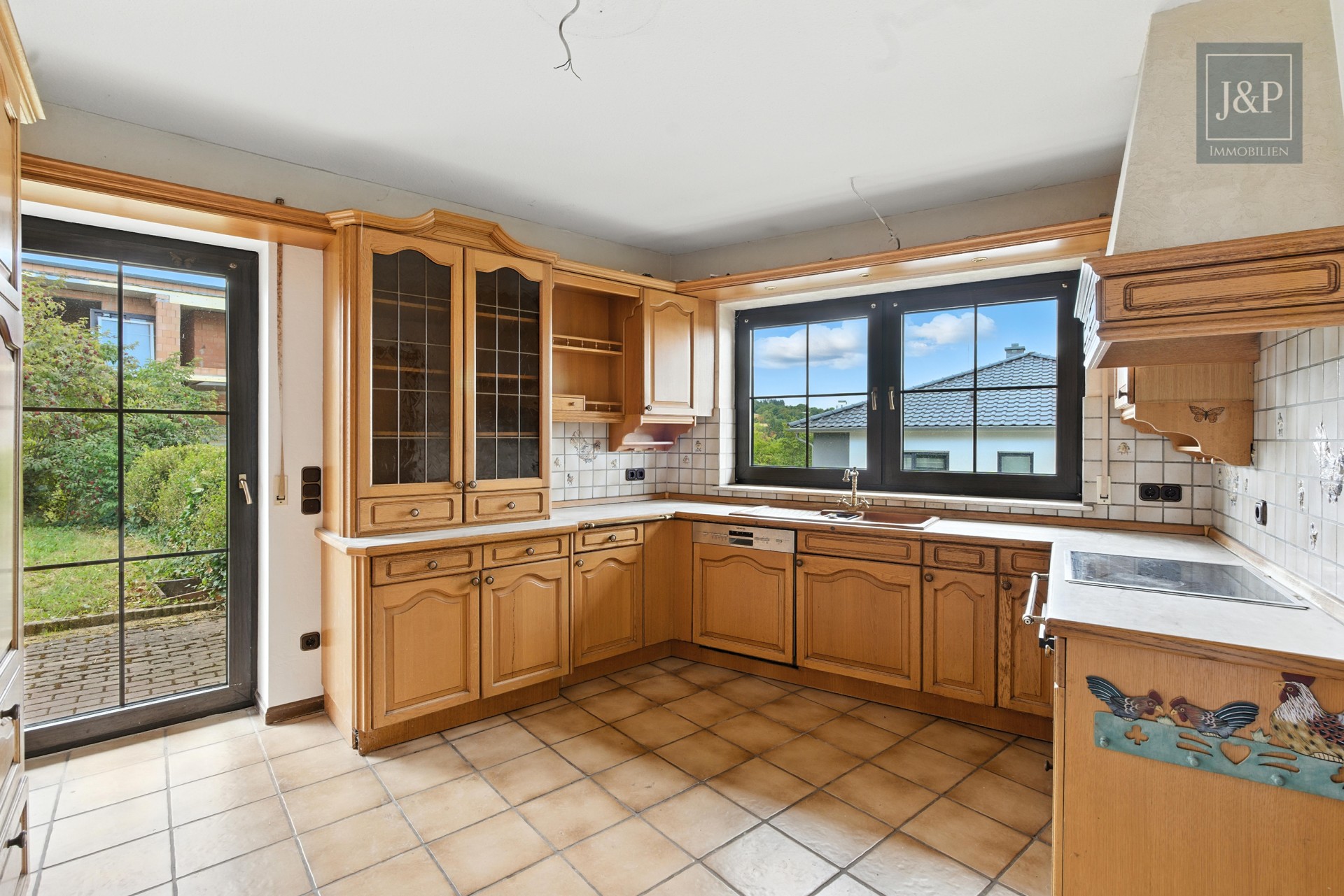 Großes Anwesen mit besonderer Architektur und Weitblick! Ideal für Großfamilien & Mehrgenerationen - EG Küche