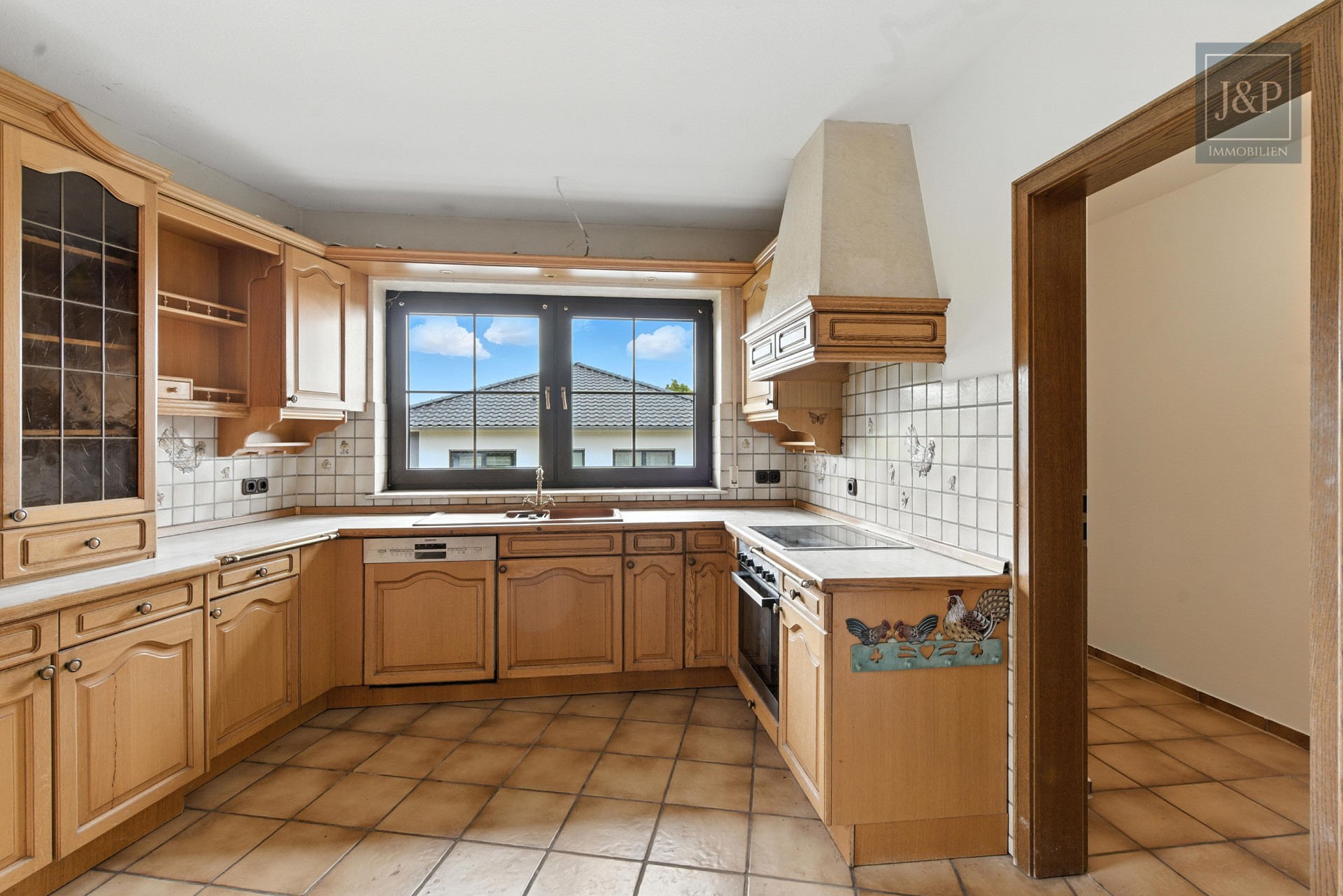 Großes Anwesen mit besonderer Architektur und Weitblick! Ideal für Großfamilien & Mehrgenerationen - EG Küche