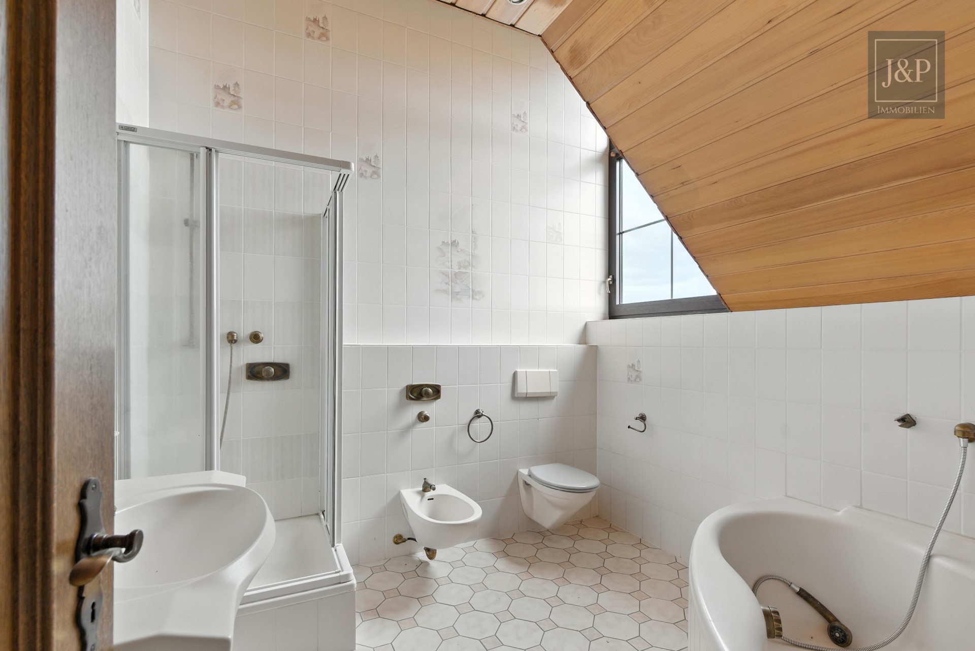 Großes Anwesen mit besonderer Architektur und Weitblick! Ideal für Großfamilien & Mehrgenerationen - OG Bad Eltern