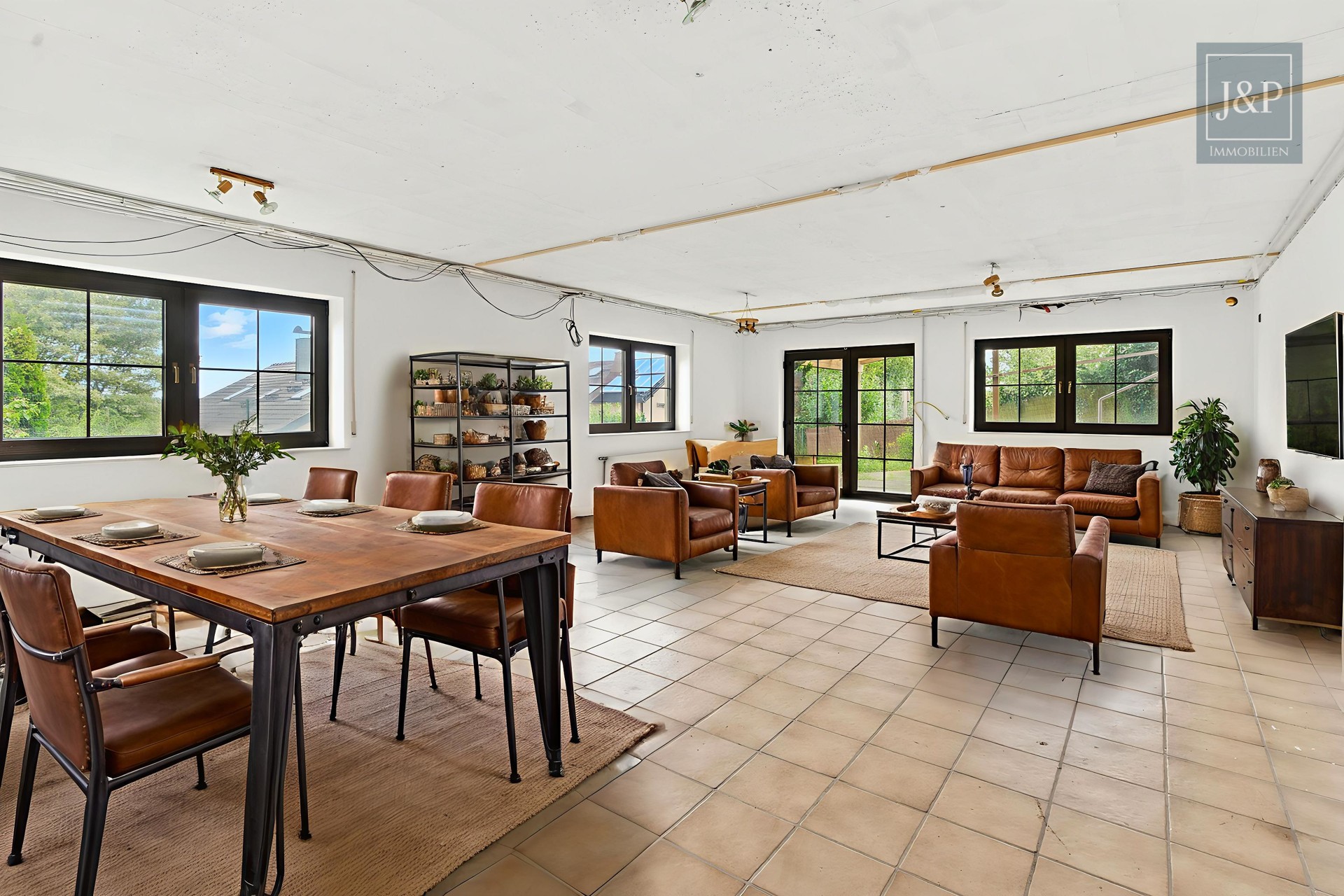 Großes Anwesen mit besonderer Architektur und Weitblick! Ideal für Großfamilien & Mehrgenerationen - UG Gästesaal