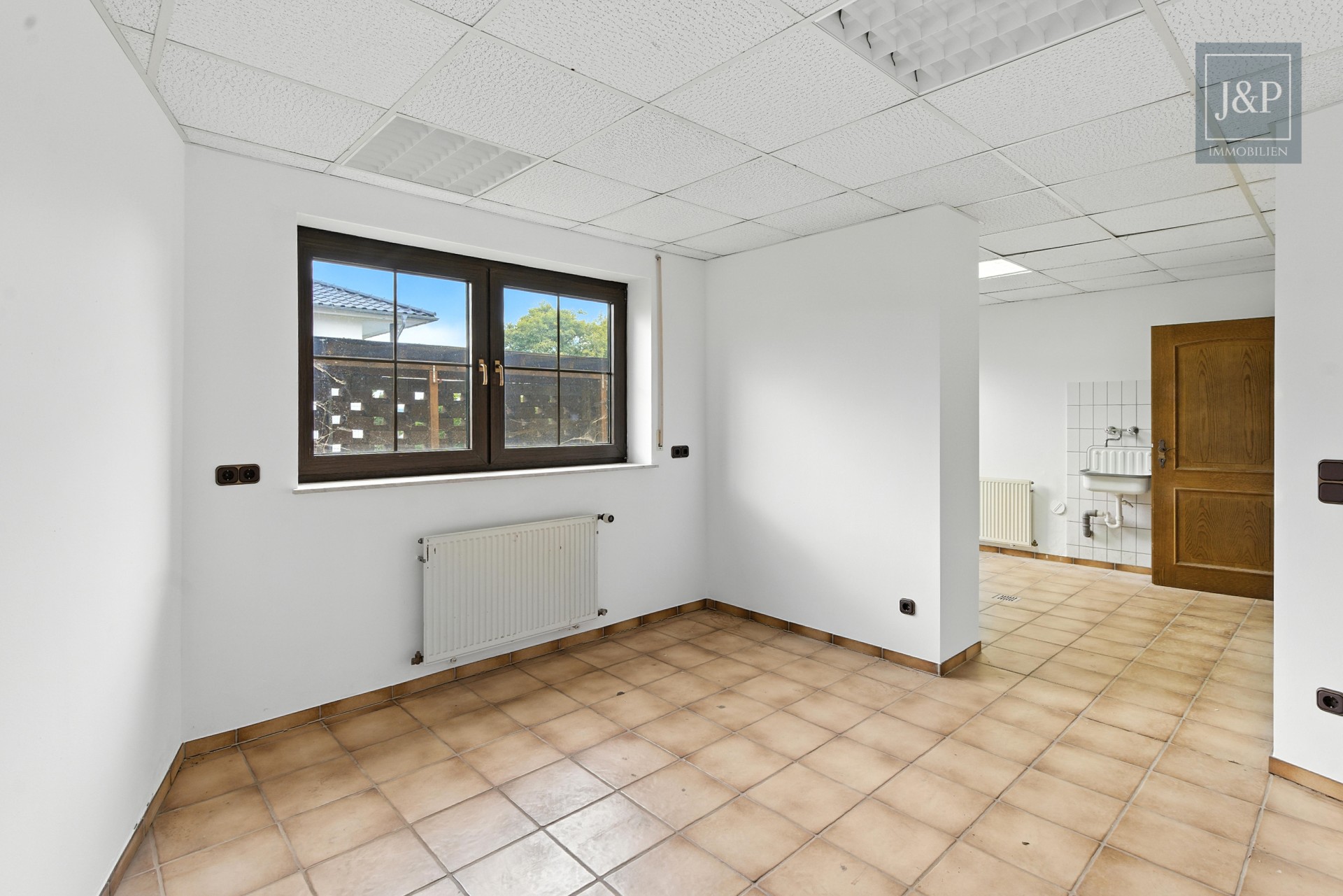 Großes Anwesen mit besonderer Architektur und Weitblick! Ideal für Großfamilien & Mehrgenerationen - UG Waschküche