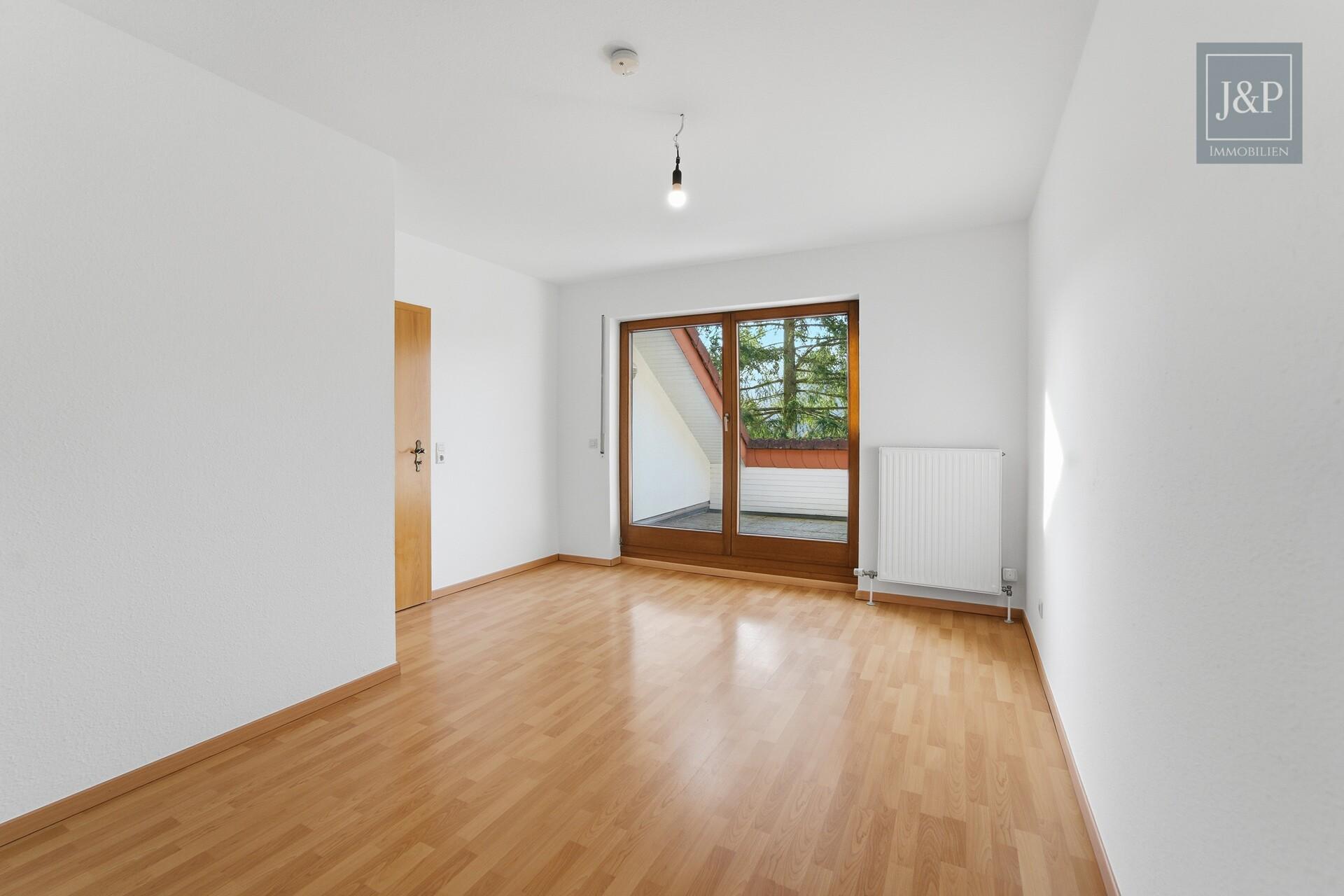 Mitten im Grünen: Großzügiges Splitlevel-Haus mit Einliegerwohnung in Eppstein - Schlafzimmer 2 OG