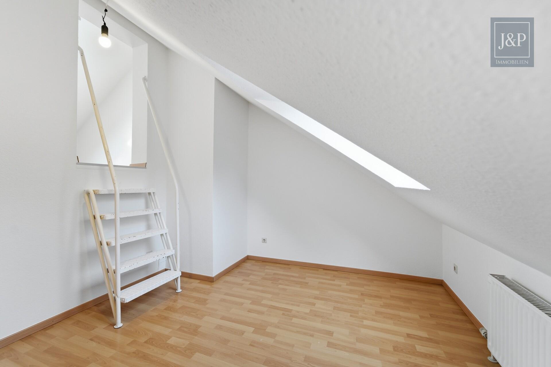 Mitten im Grünen: Großzügiges Splitlevel-Haus mit Einliegerwohnung in Eppstein - Kinderzimmer 4 DG