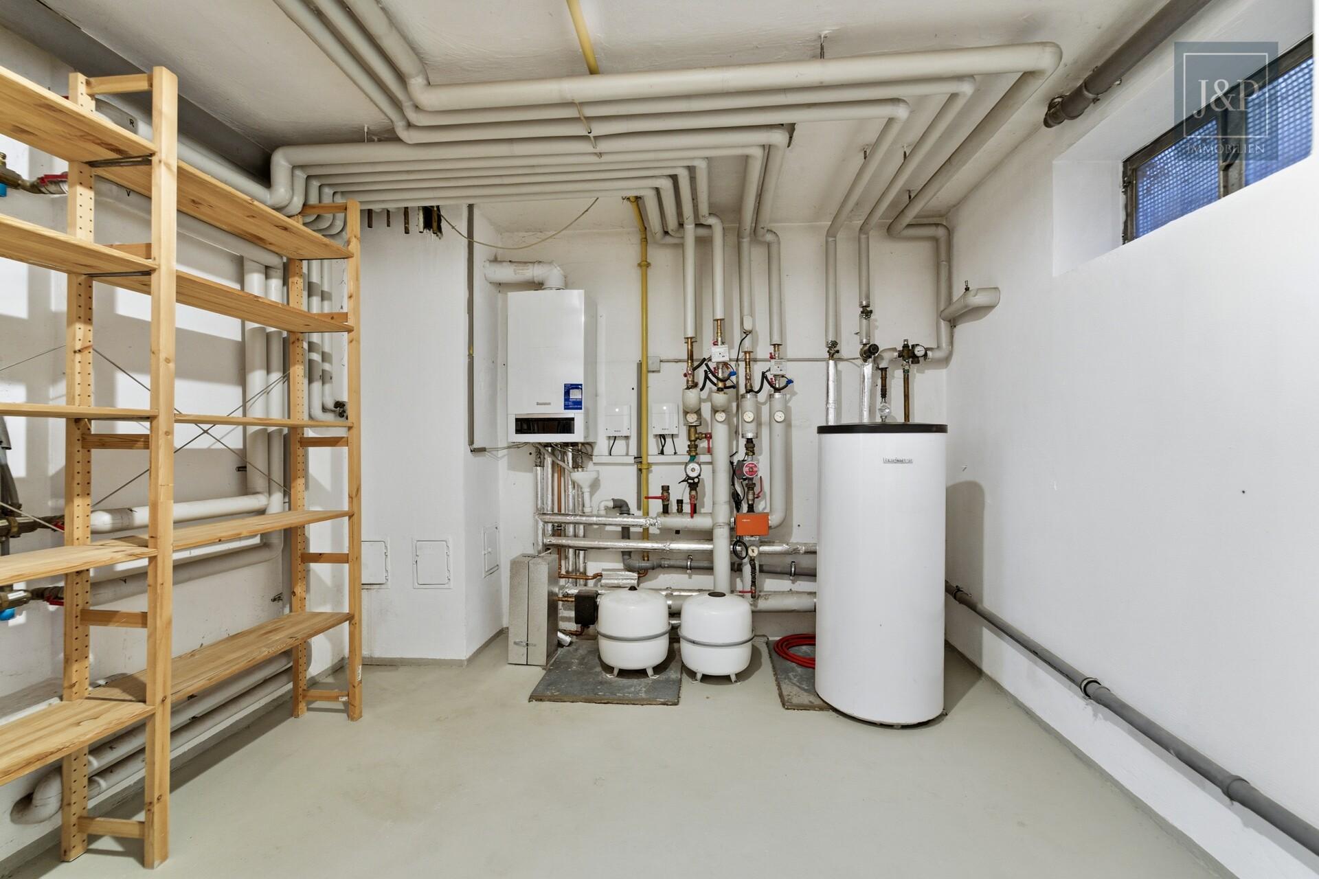 Mitten im Grünen: Großzügiges Splitlevel-Haus mit Einliegerwohnung in Eppstein - Kellerraum