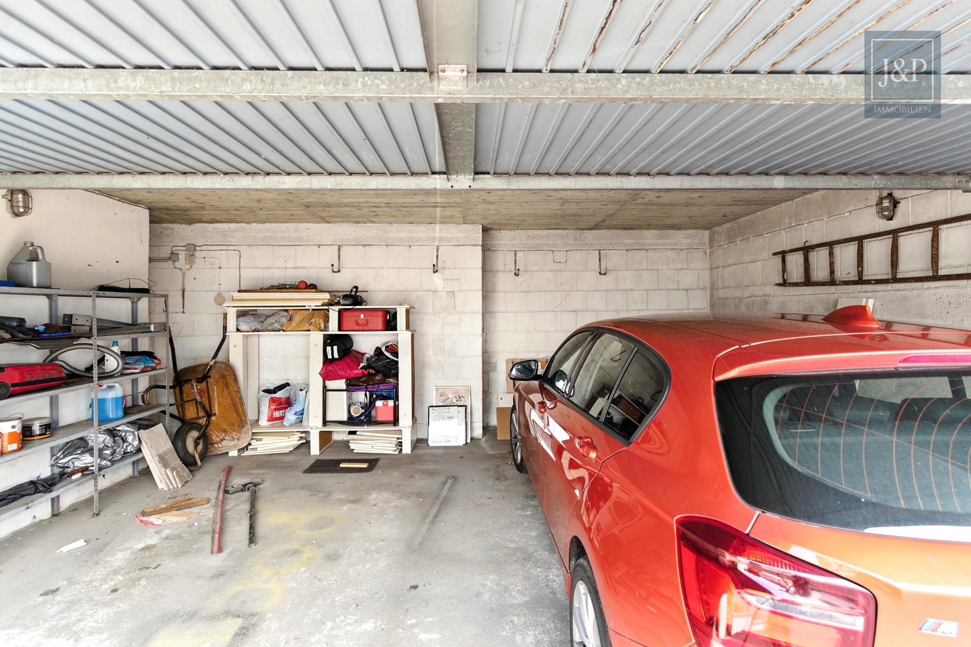 Großzügiges Einfamilienhaus mit Einliegerwohnung und Doppelgarage in ruhiger Lage - Doppelgarage
