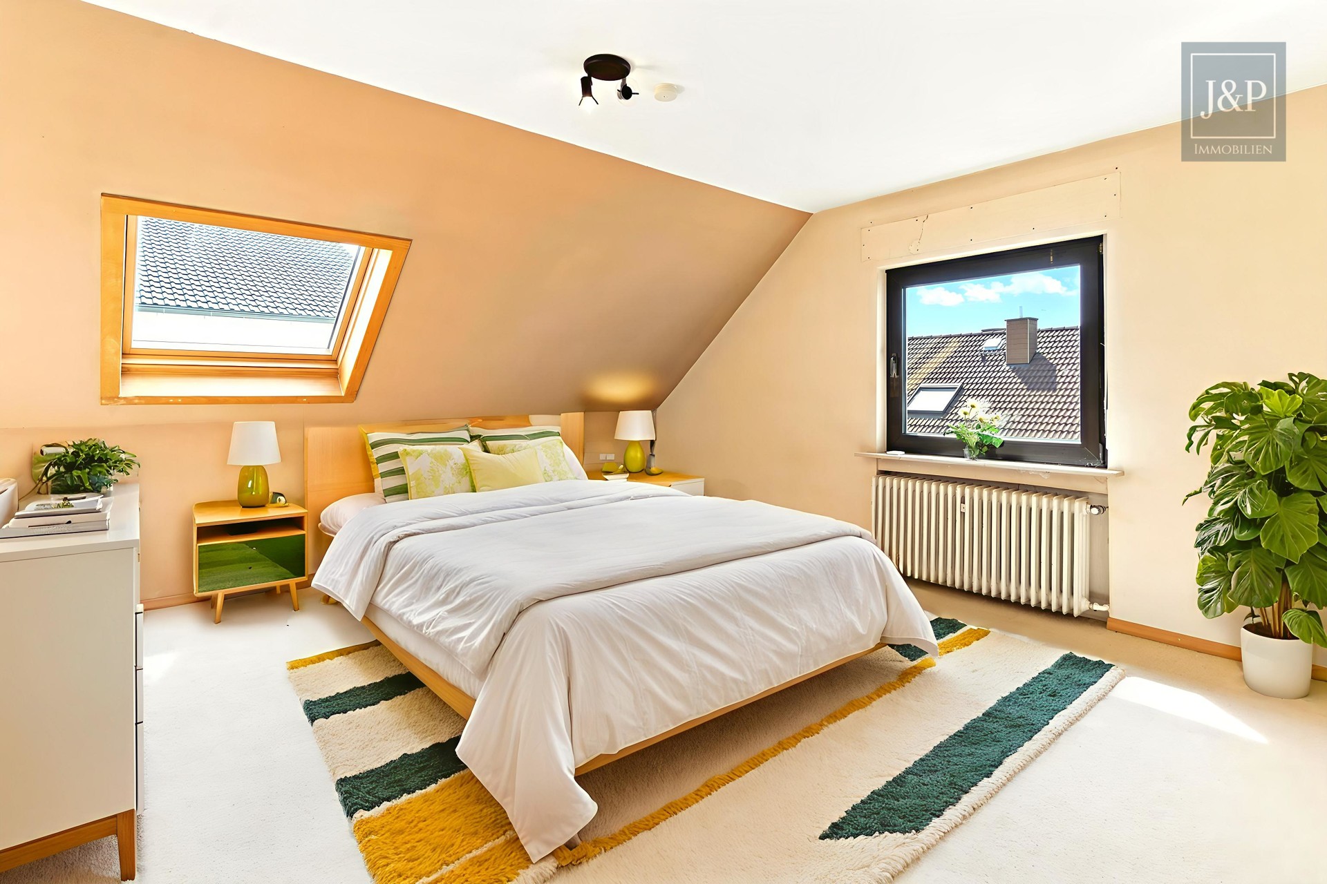 Großzügiges Einfamilienhaus mit Einliegerwohnung und Doppelgarage in ruhiger Lage - Schlafzimmer Einliegerwohnung