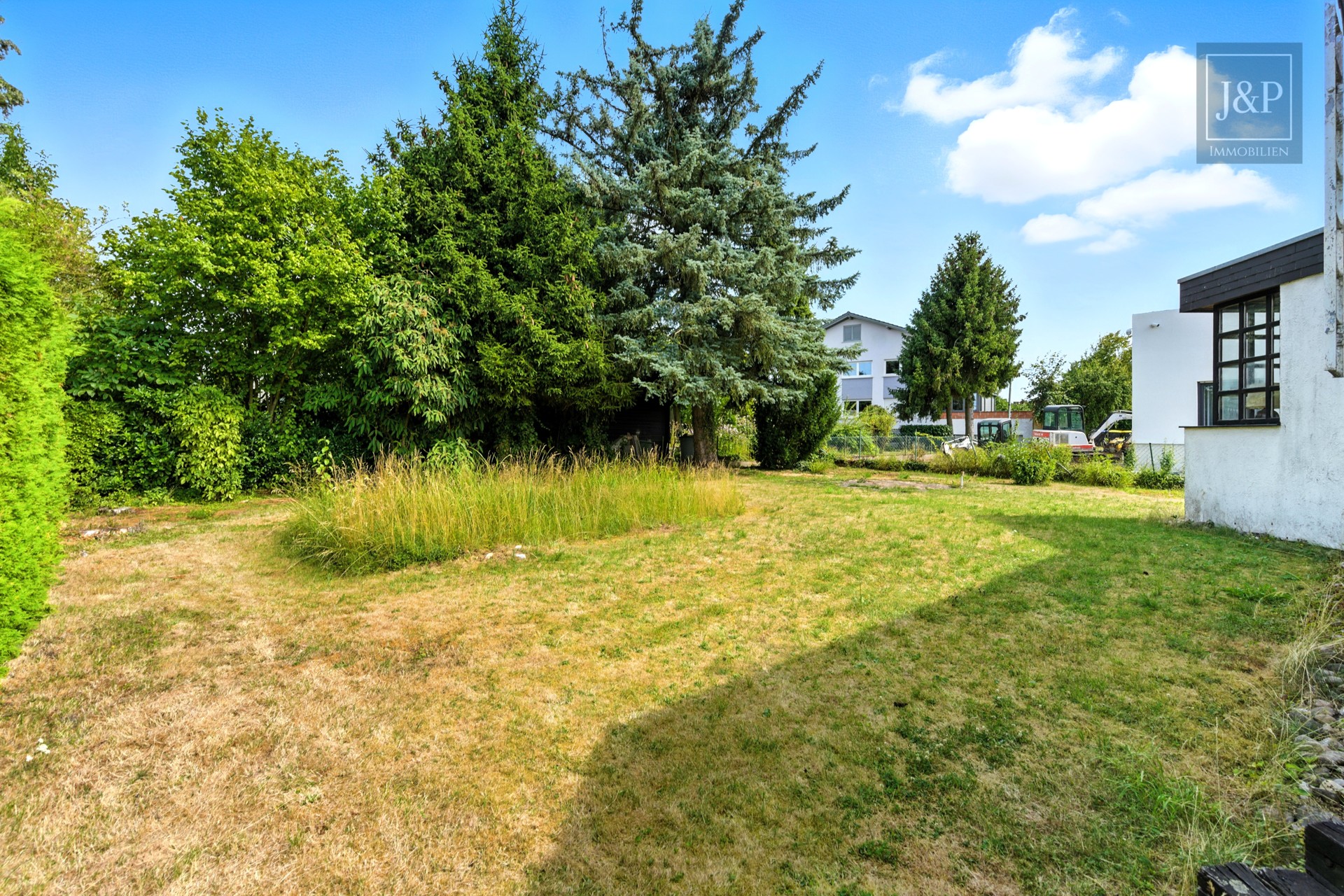 Großzügiges Einfamilienhaus mit Einliegerwohnung und Doppelgarage in ruhiger Lage - Garten