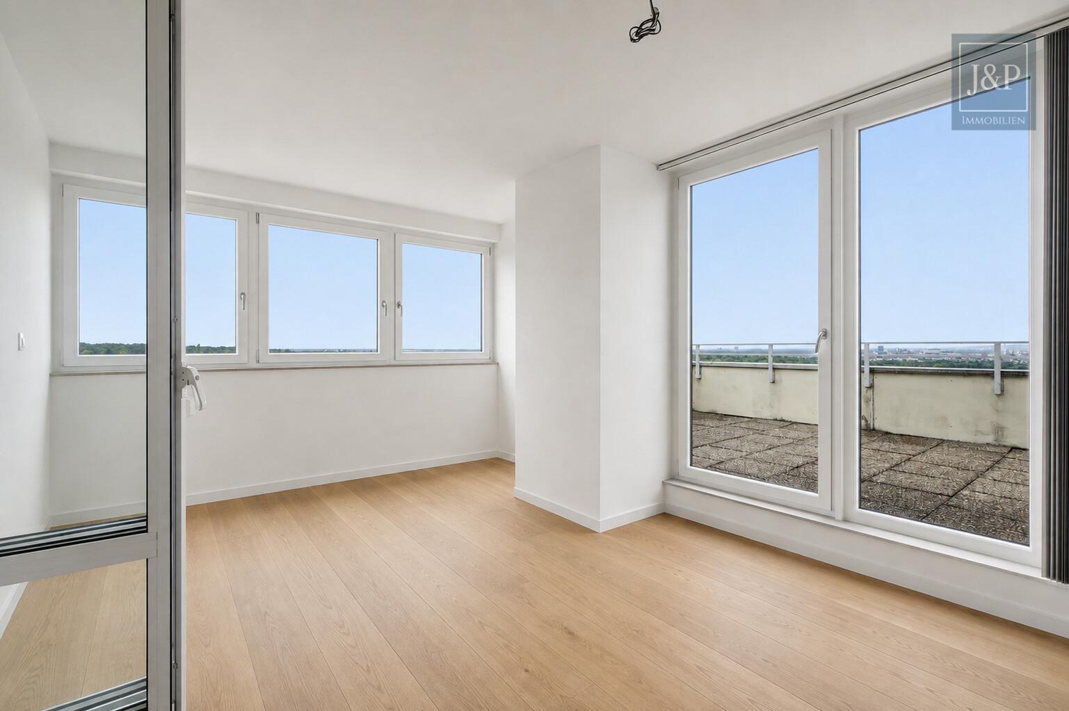Beeindruckende Penthouse-Wohnung mit Skylineblick und zwei Terrassen! - Wohn-, Essbereich (Visualisierung)
