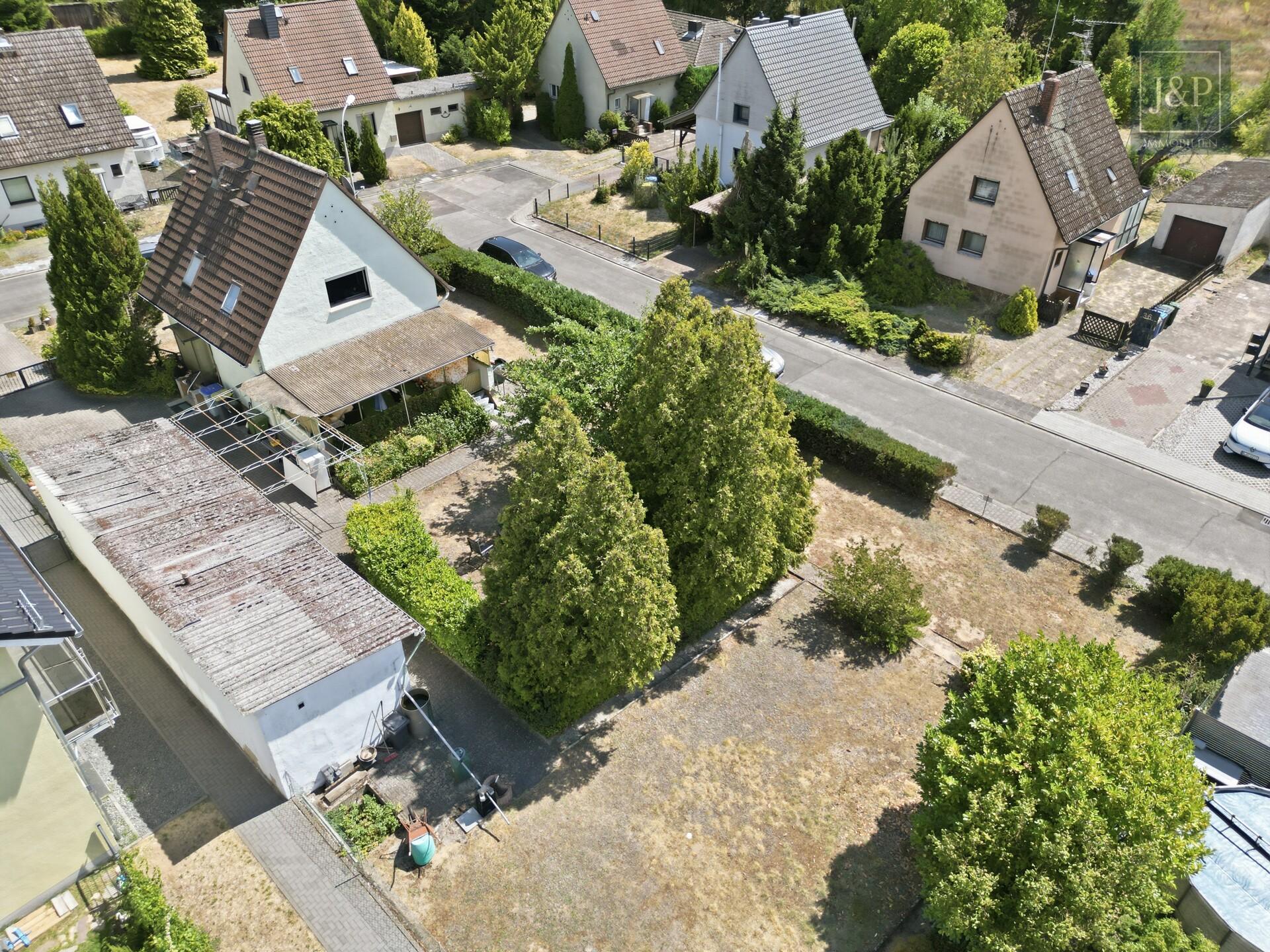 Großzügiges Baugrundstück mit Entwicklungspotenzial in Rodgau-Jügesheim - Südost-Ansicht