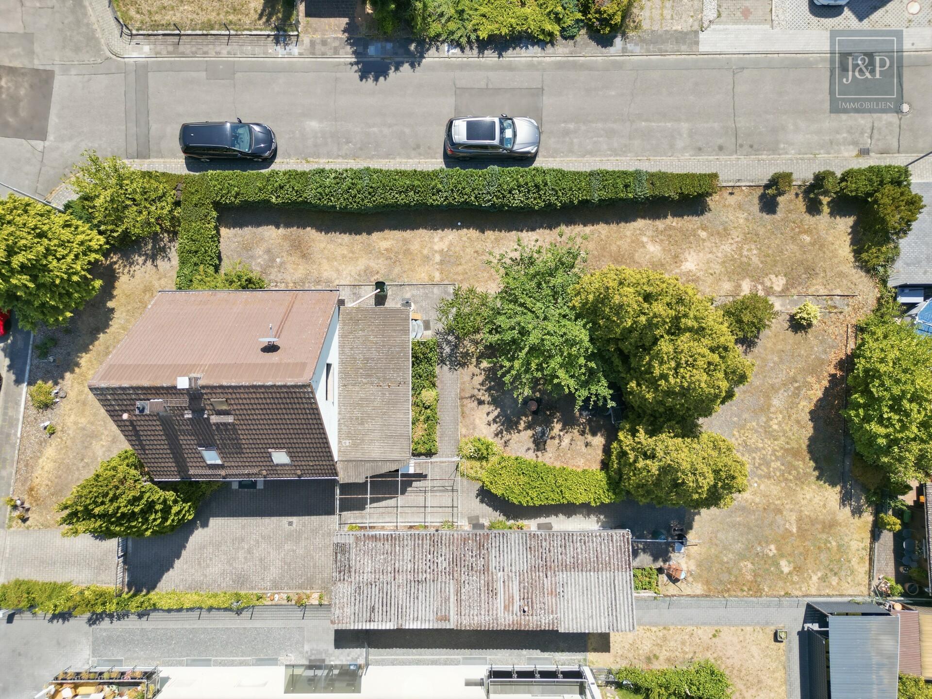 Großzügiges Baugrundstück mit Entwicklungspotenzial in Rodgau-Jügesheim - Vogelperspektive 1