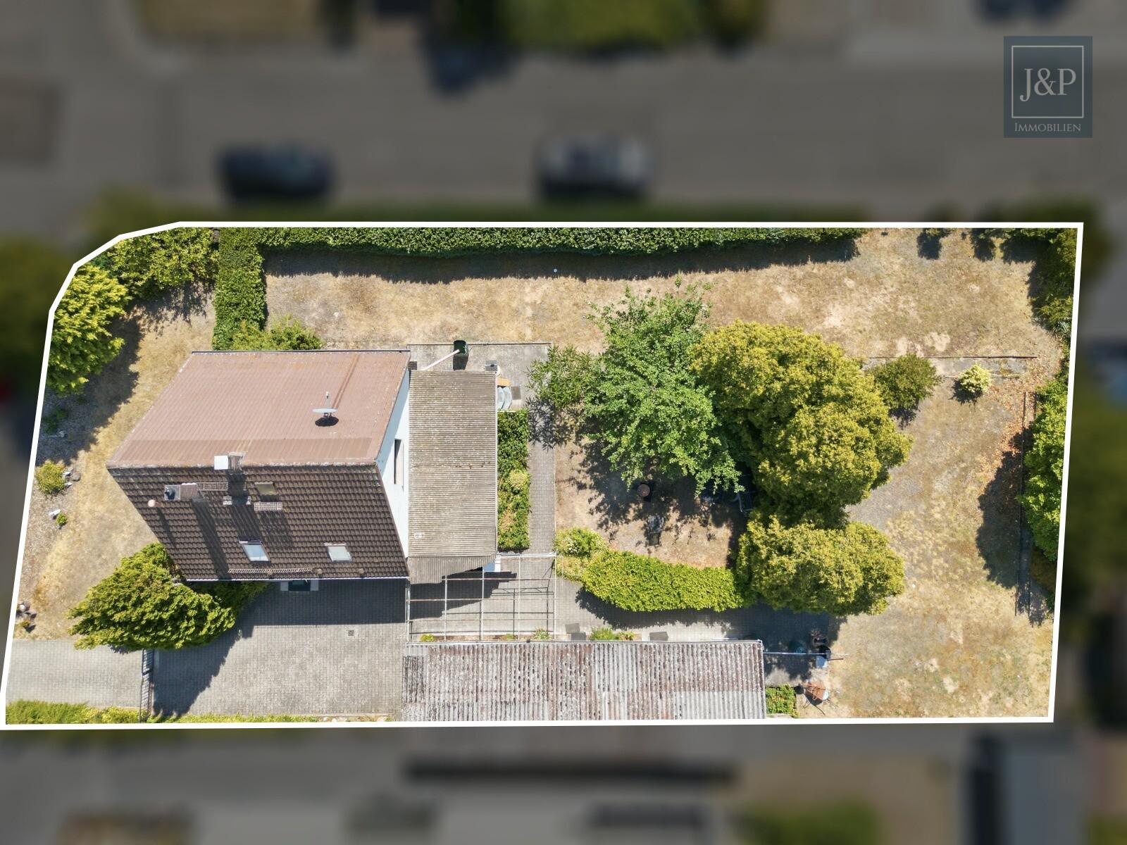 Großzügiges Baugrundstück mit Entwicklungspotenzial in Rodgau-Jügesheim - Vogelperspektive 1