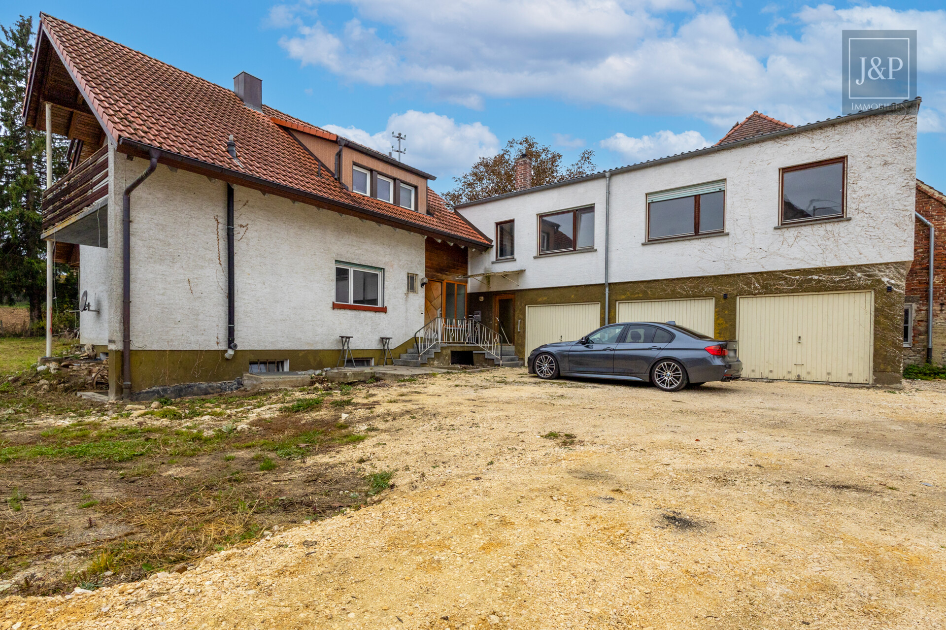 Großes Grundstück mit sanierungsbedürftigem Wohnhaus und zusätzlicher Baufläche in Westerstetten - Vorderseite