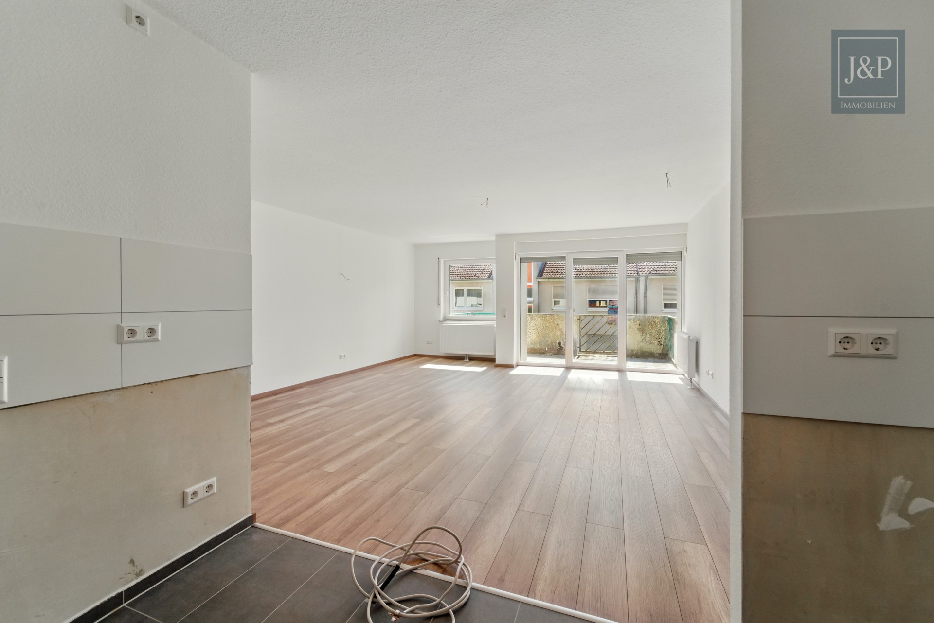 Zwei Einheiten – eine Kapitalanlage: Sanierte Maisonette-Wohnung mit 5 % Rendite in Alsbach-Hähnlein - Wohnung 1: Küche