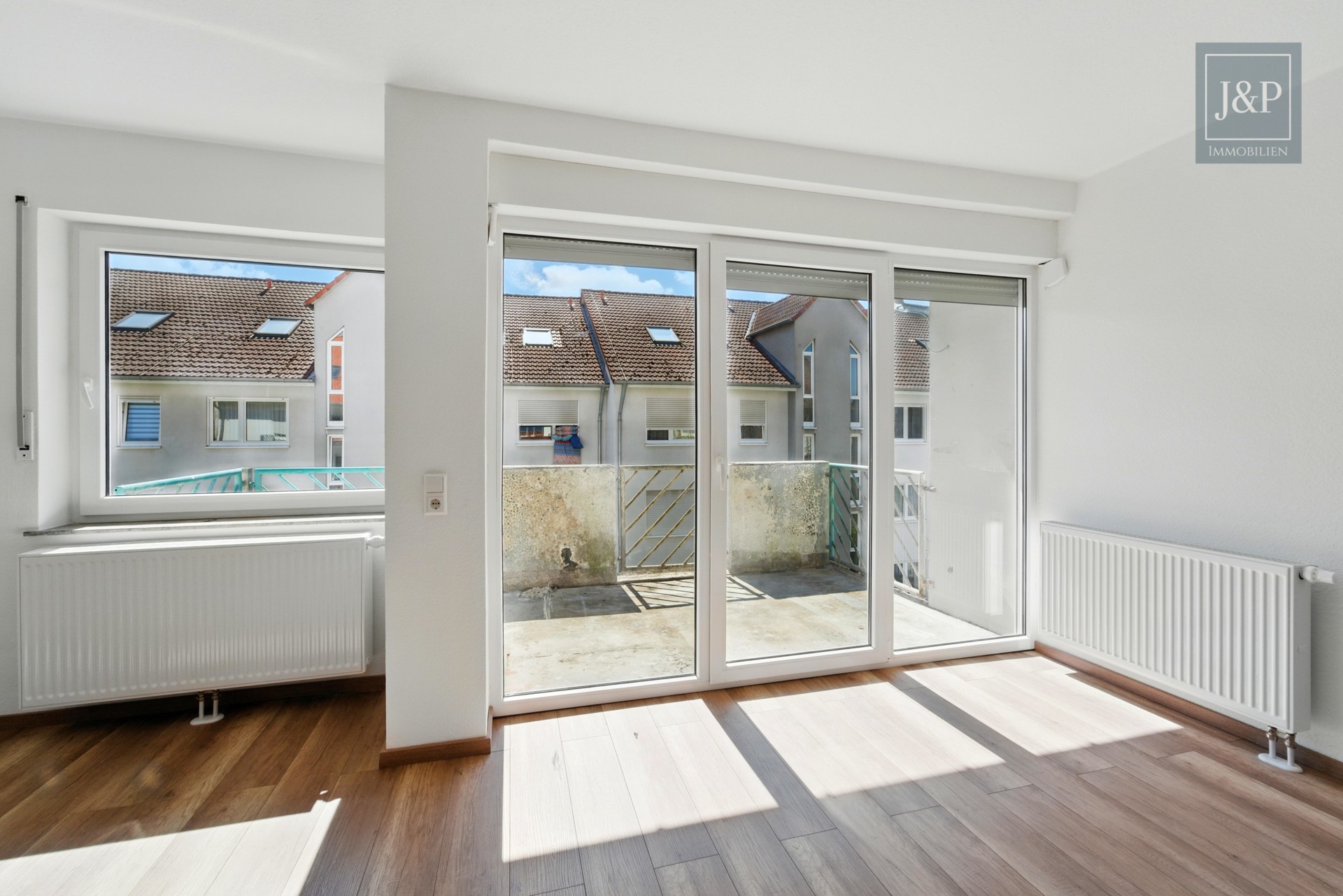 Zwei Einheiten – eine Kapitalanlage: Sanierte Maisonette-Wohnung mit 5 % Rendite in Alsbach-Hähnlein - Wohnung 1: Wohnzimmer