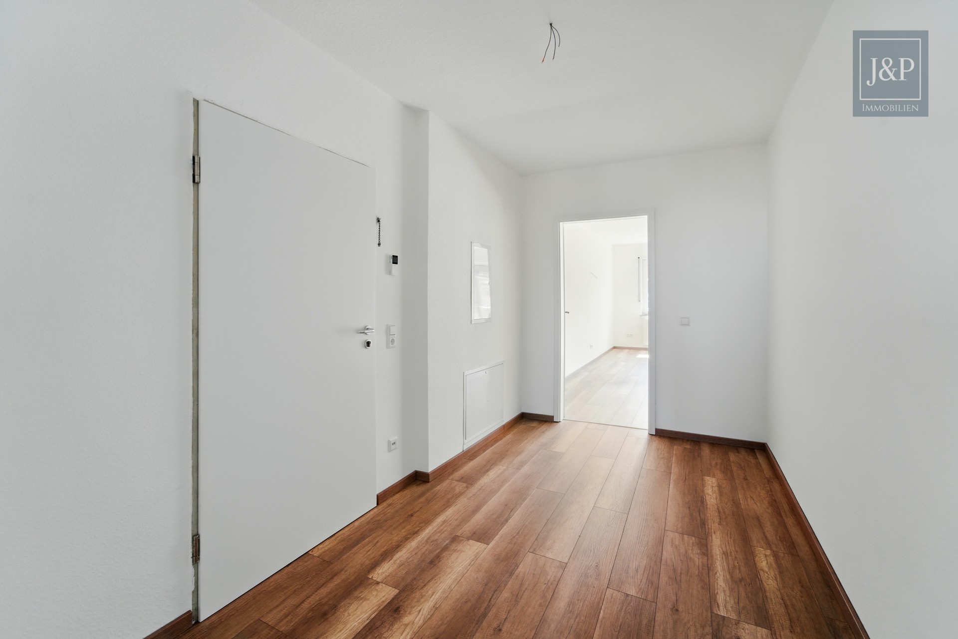 Zwei Einheiten – eine Kapitalanlage: Sanierte Maisonette-Wohnung mit 5 % Rendite in Alsbach-Hähnlein - Wohnung 1: Flur