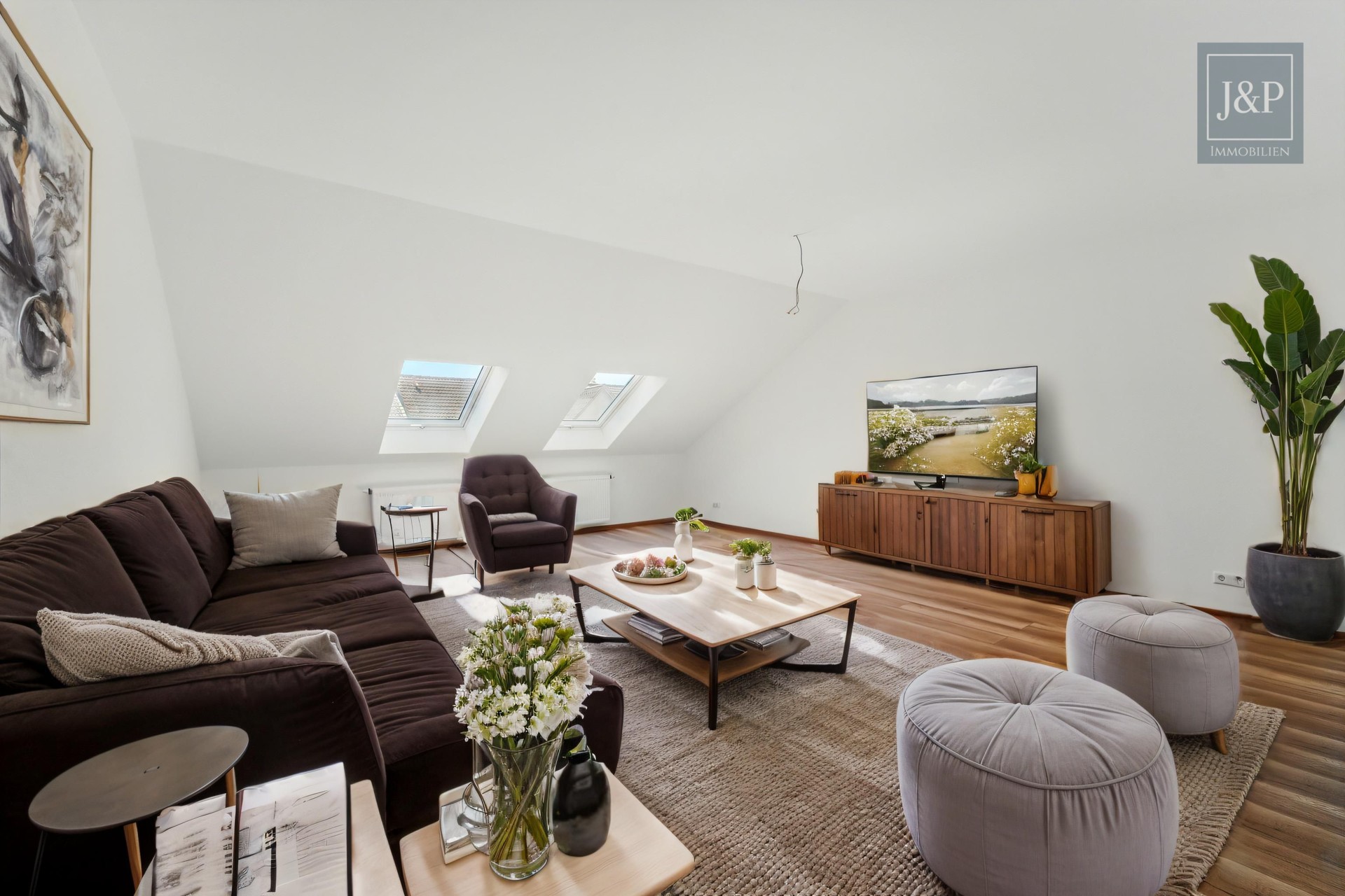 Zwei Einheiten – eine Kapitalanlage: Sanierte Maisonette-Wohnung mit 5 % Rendite in Alsbach-Hähnlein - Wohnung 2: Wohn-/Essbereich