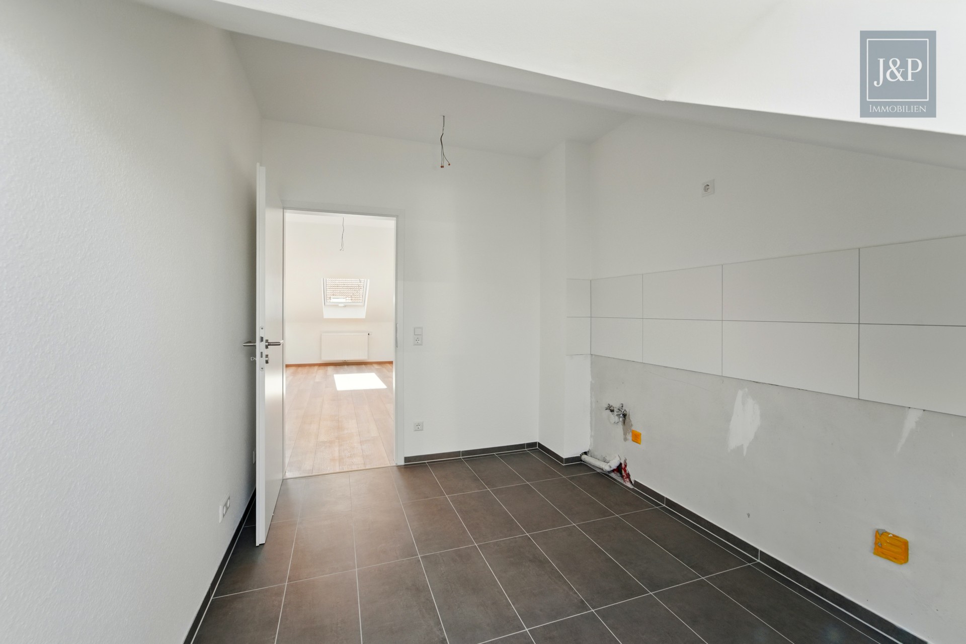 Zwei Einheiten – eine Kapitalanlage: Sanierte Maisonette-Wohnung mit 5 % Rendite in Alsbach-Hähnlein - Wohnung 2: Küche