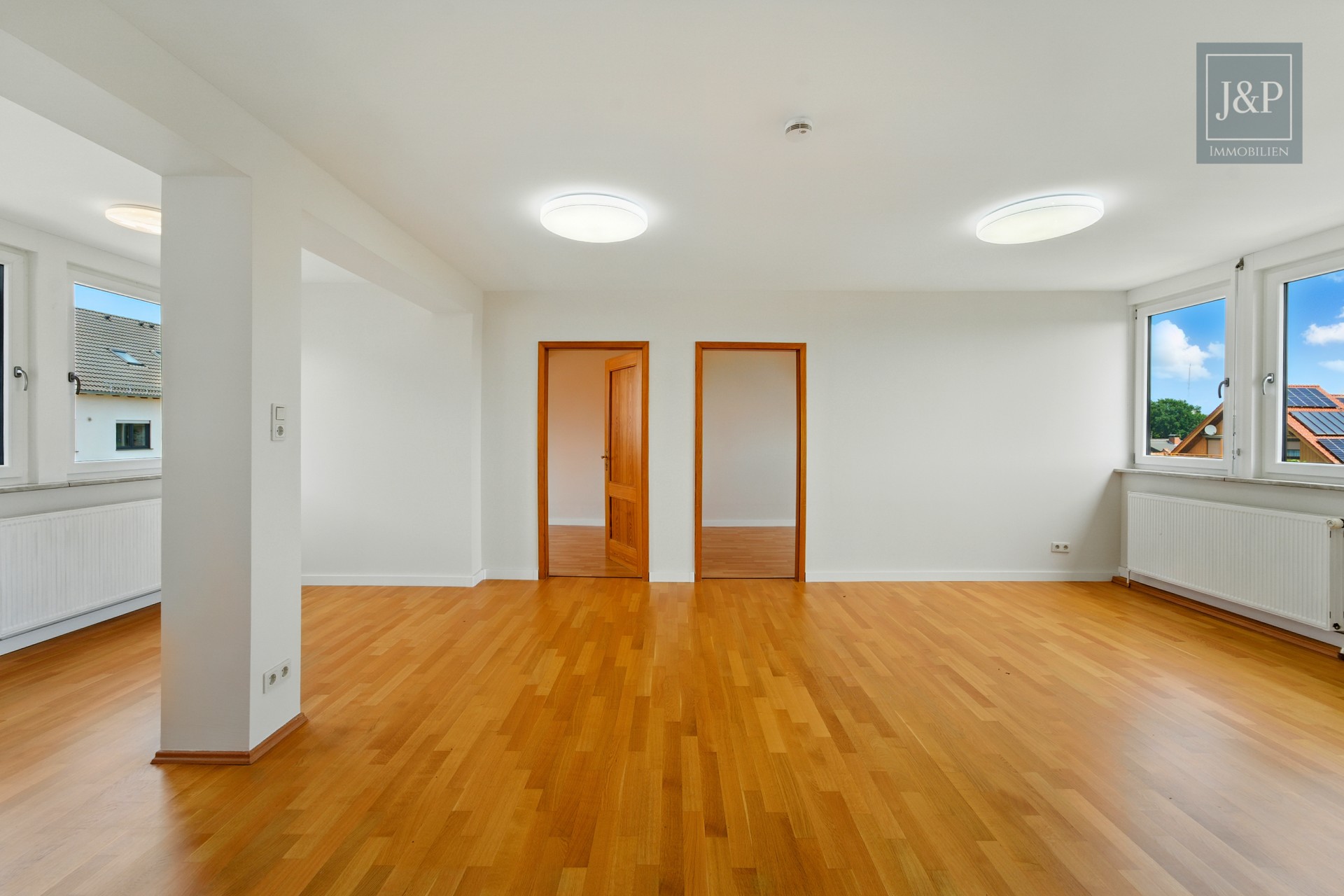 Maisonette-Wohnung mit Dachterrasse und toller Aussicht über Eschborn - Wohnzimmer 1.OG