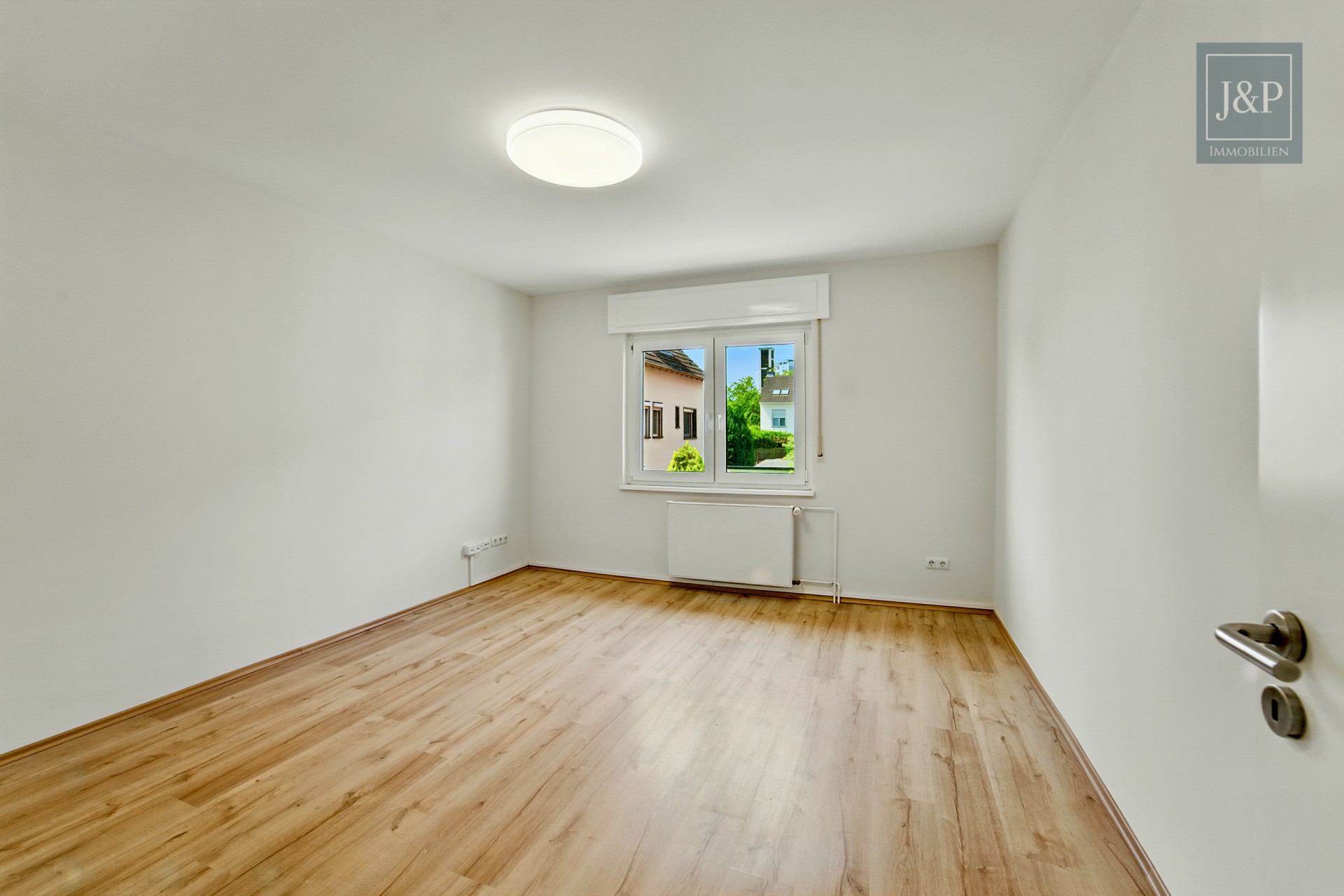 Maisonette-Wohnung mit Dachterrasse und toller Aussicht über Eschborn - Schlafzimmer 1 1.OG