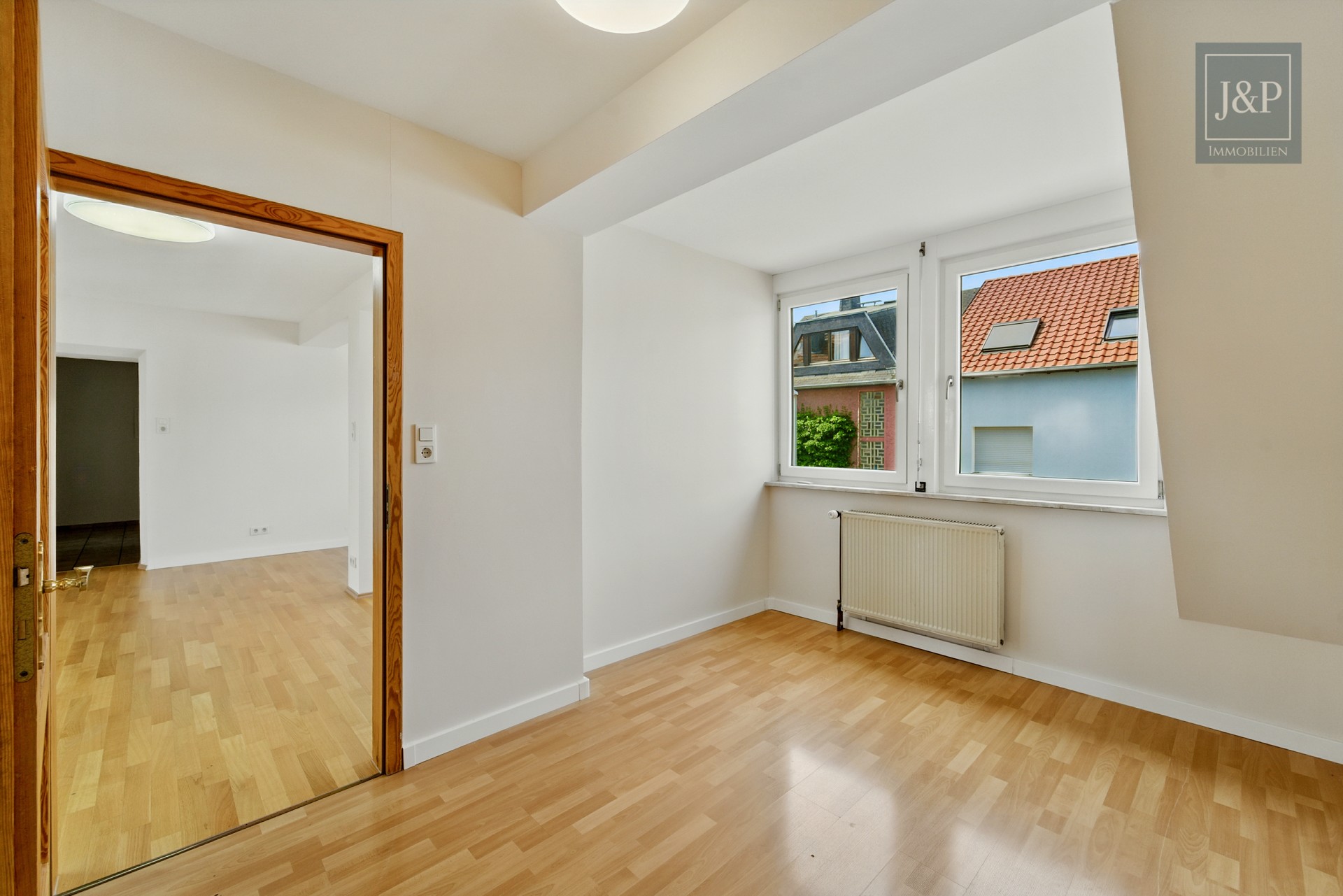 Maisonette-Wohnung mit Dachterrasse und toller Aussicht über Eschborn - Schlafzimmer 2 1.OG