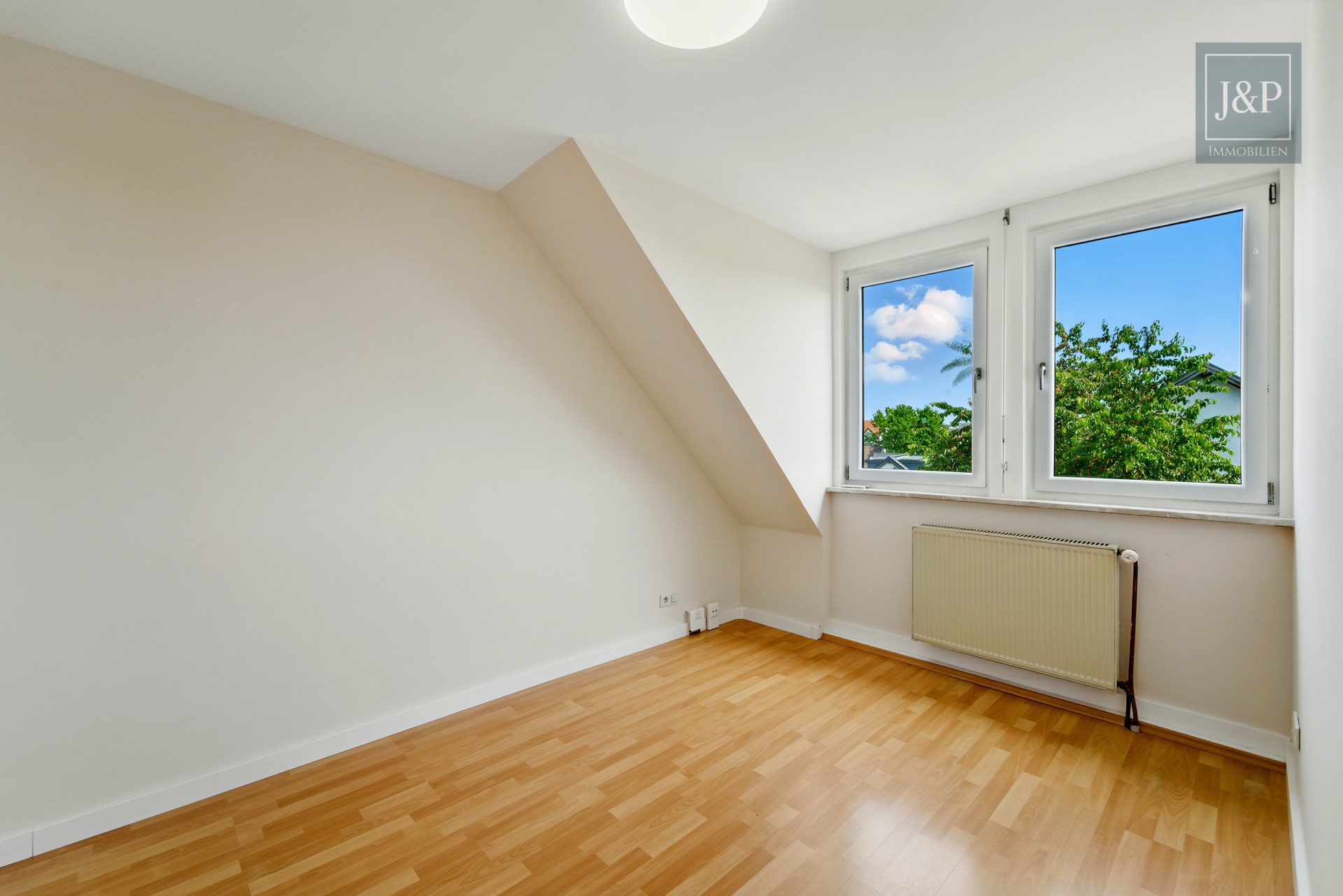 Maisonette-Wohnung mit Dachterrasse und toller Aussicht über Eschborn - Schlafzimmer 3 1.OG