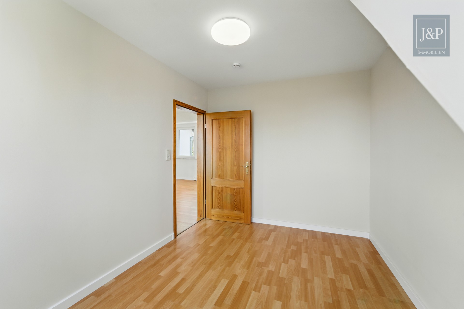 Maisonette-Wohnung mit Dachterrasse und toller Aussicht über Eschborn - Schlafzimmer 3 1.OG