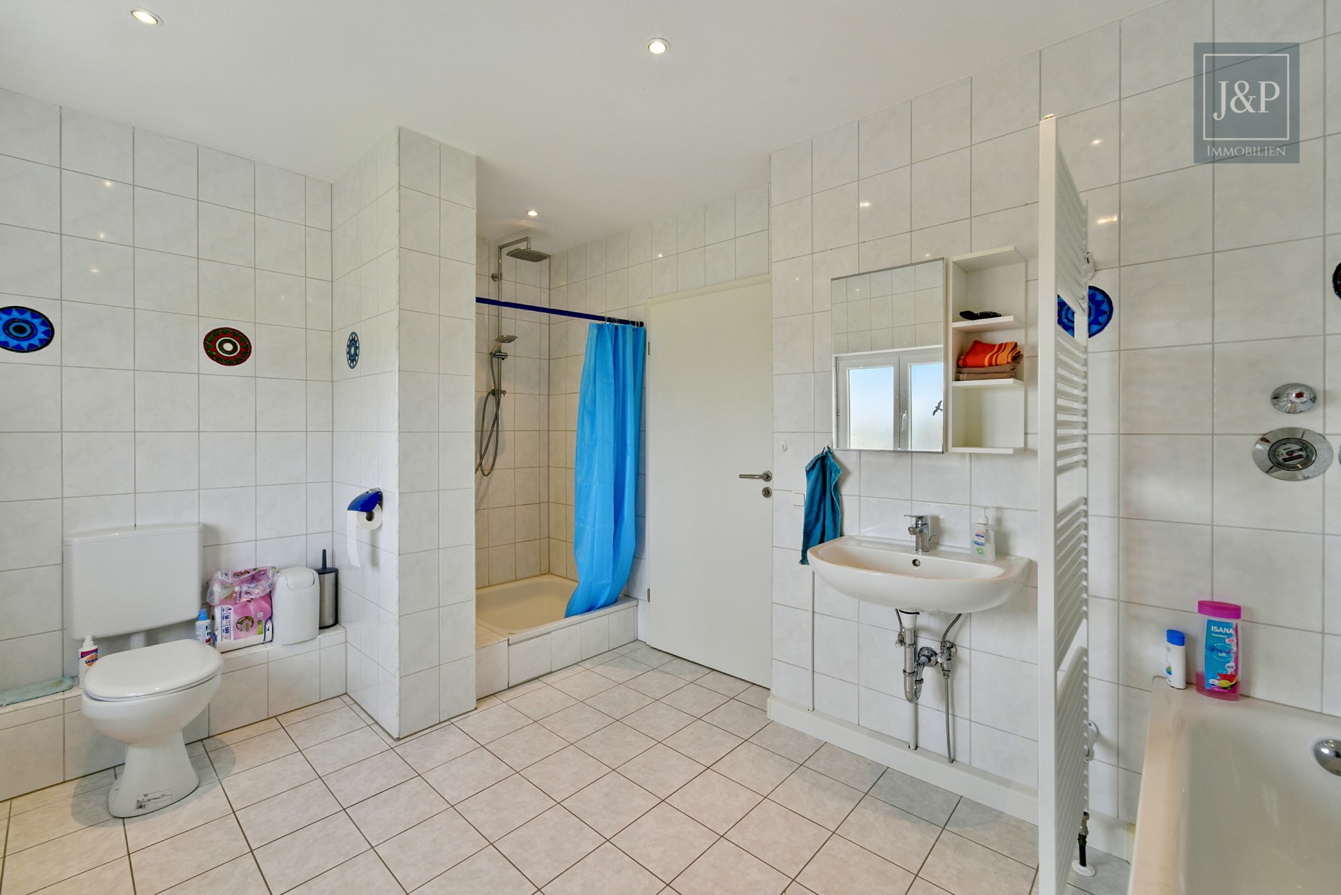 Maisonette-Wohnung mit Dachterrasse und toller Aussicht über Eschborn - Badezimmer 2 1.OG
