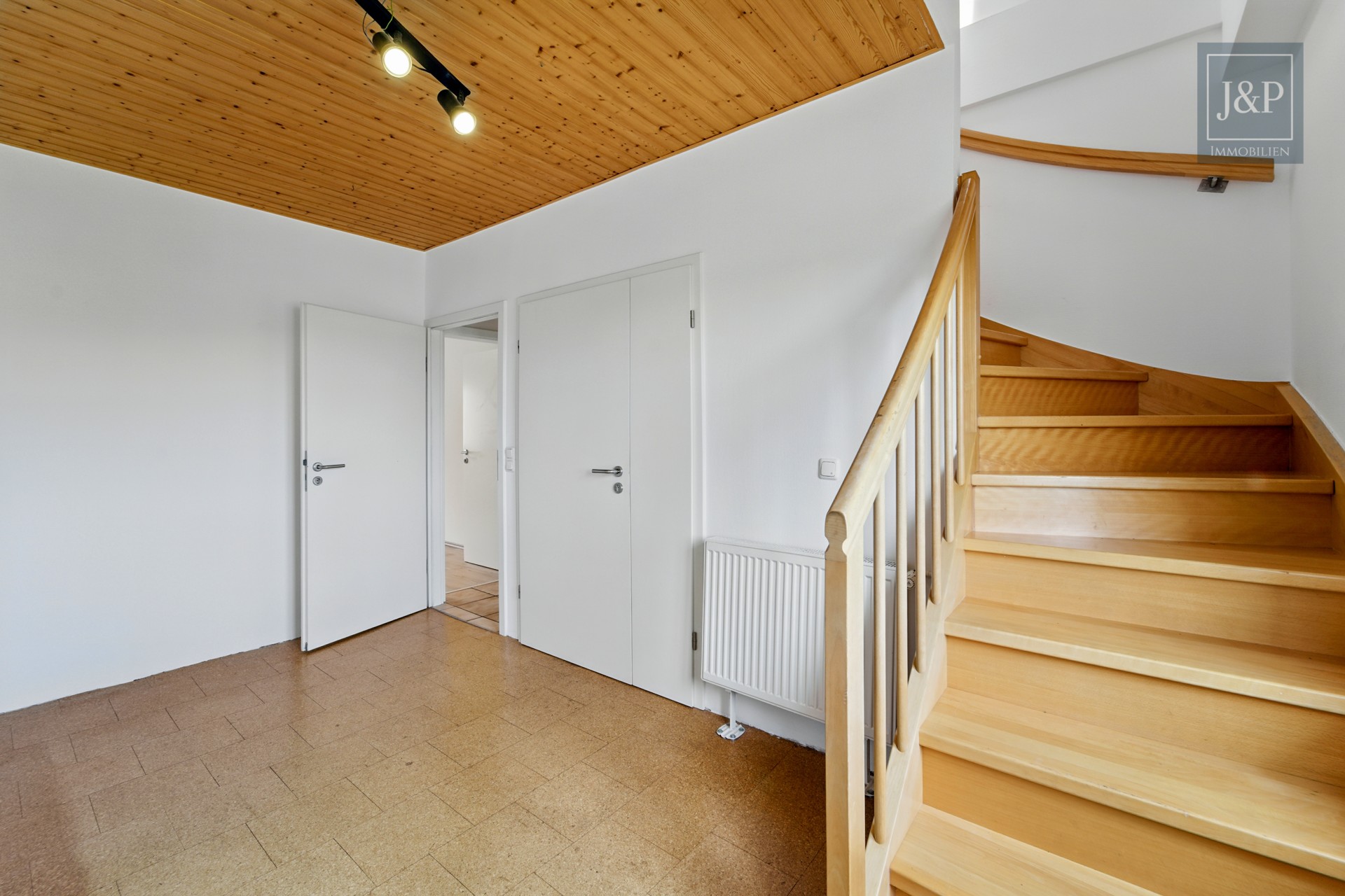 Maisonette-Wohnung mit Dachterrasse und toller Aussicht über Eschborn - Vorraum 1.OG