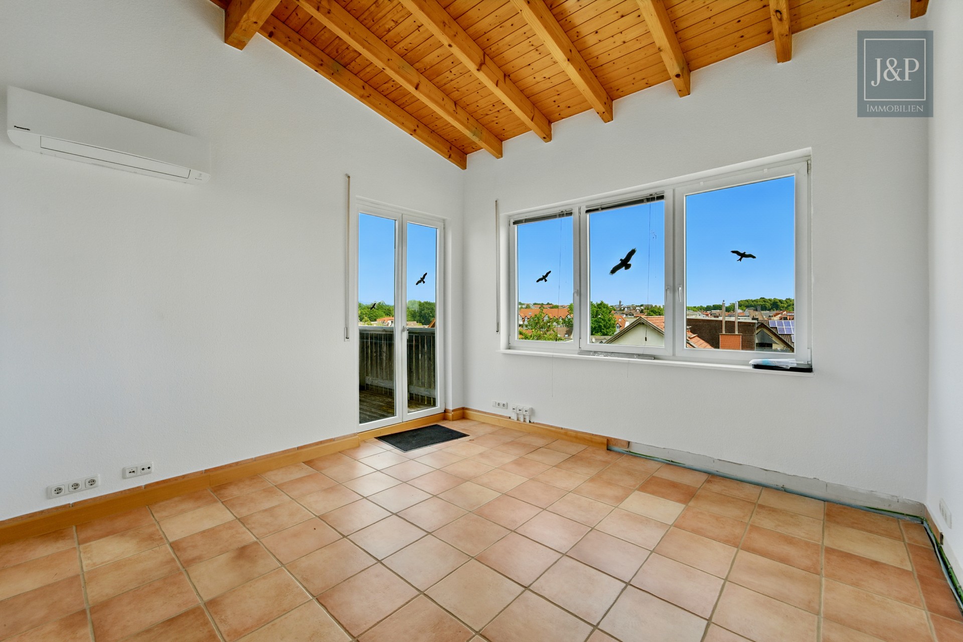 Maisonette-Wohnung mit Dachterrasse und toller Aussicht über Eschborn - Wohnzimmer DG