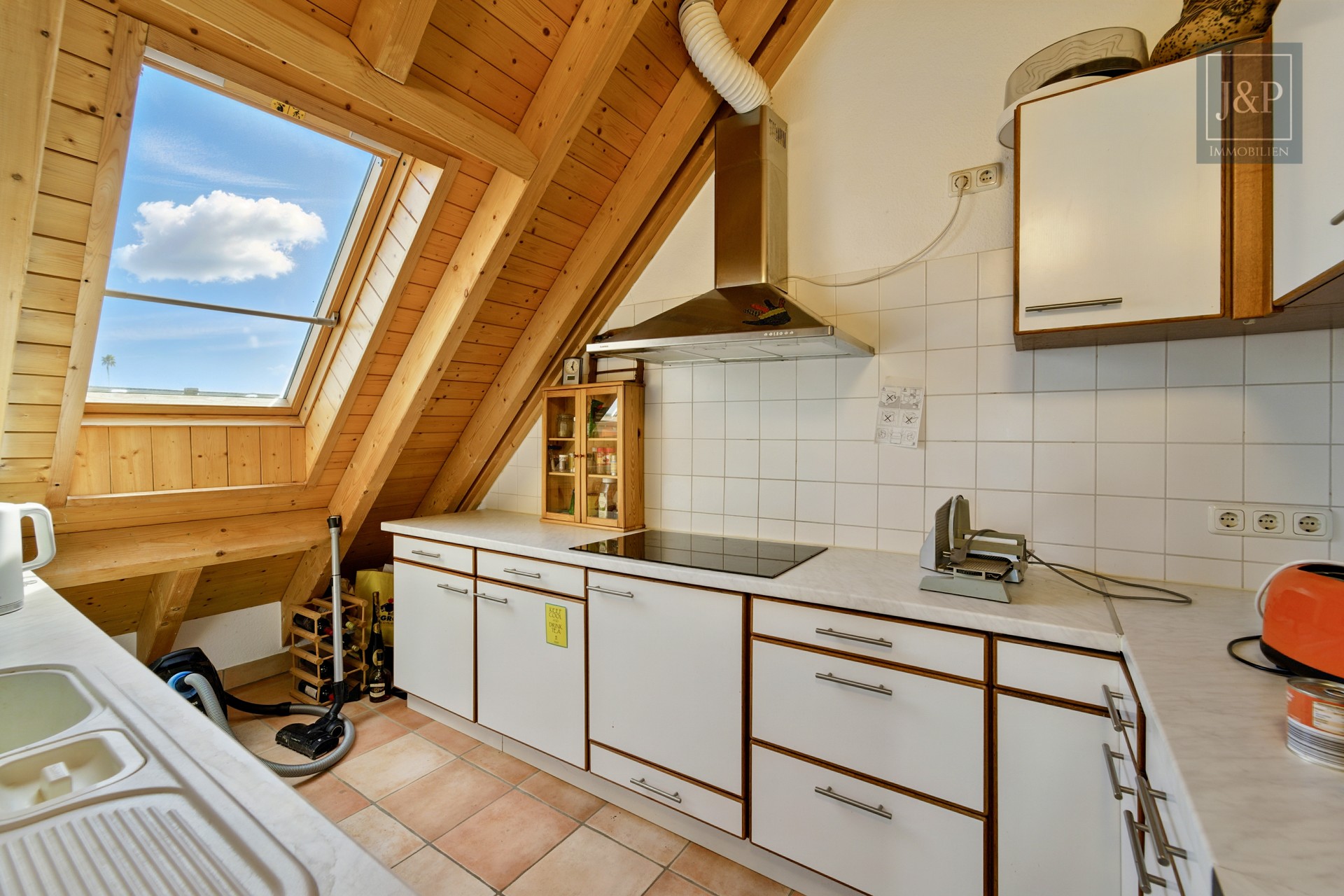Maisonette-Wohnung mit Dachterrasse und toller Aussicht über Eschborn - Küche DG