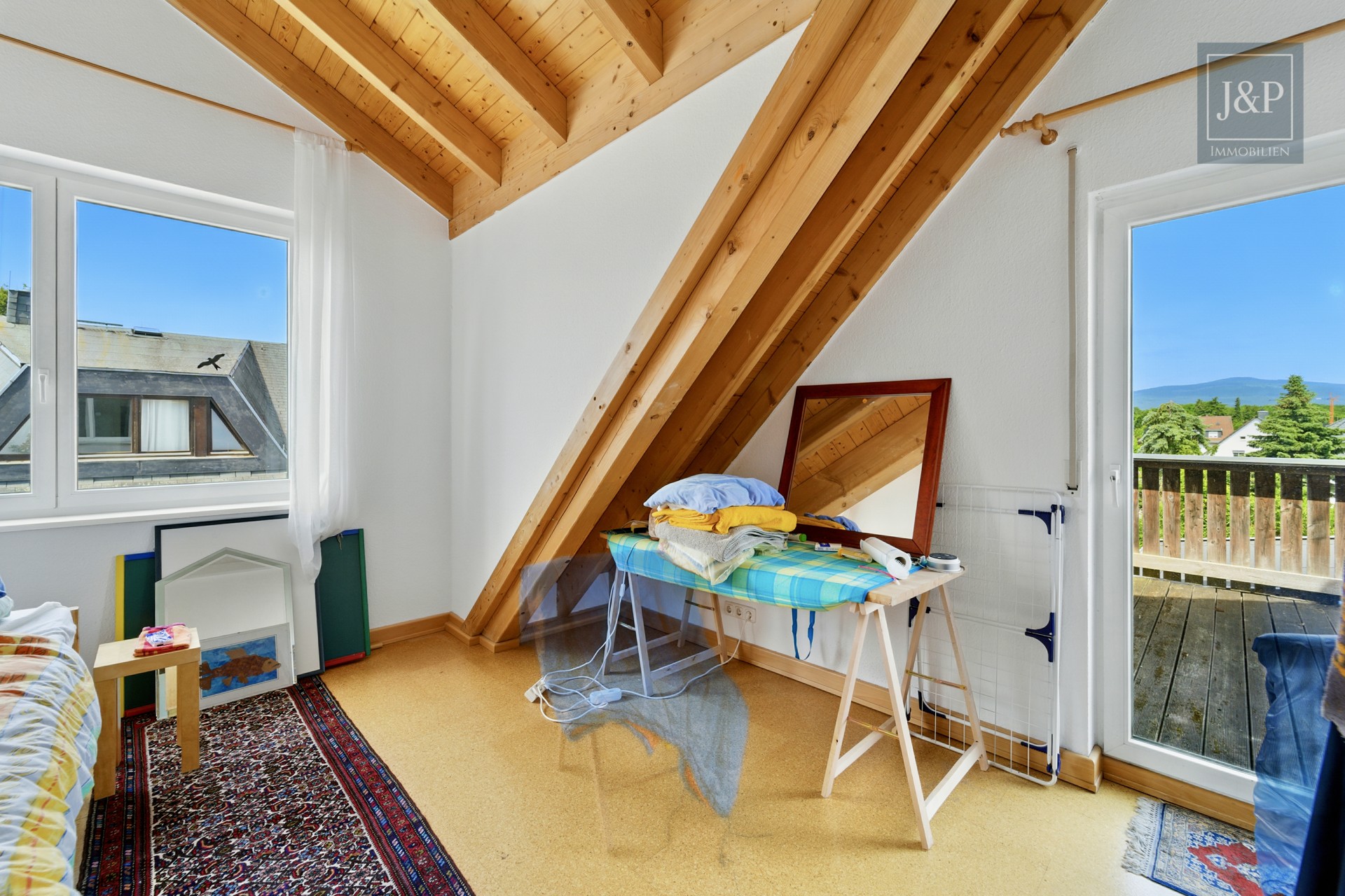 Maisonette-Wohnung mit Dachterrasse und toller Aussicht über Eschborn - Schlafzimmer 3 DG