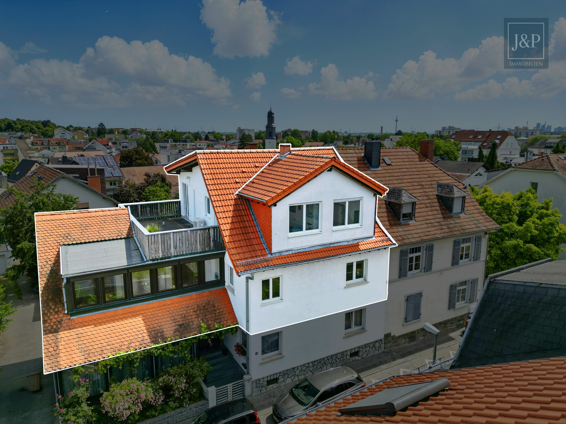 Maisonette-Wohnung mit Dachterrasse und toller Aussicht über Eschborn - Frontansicht