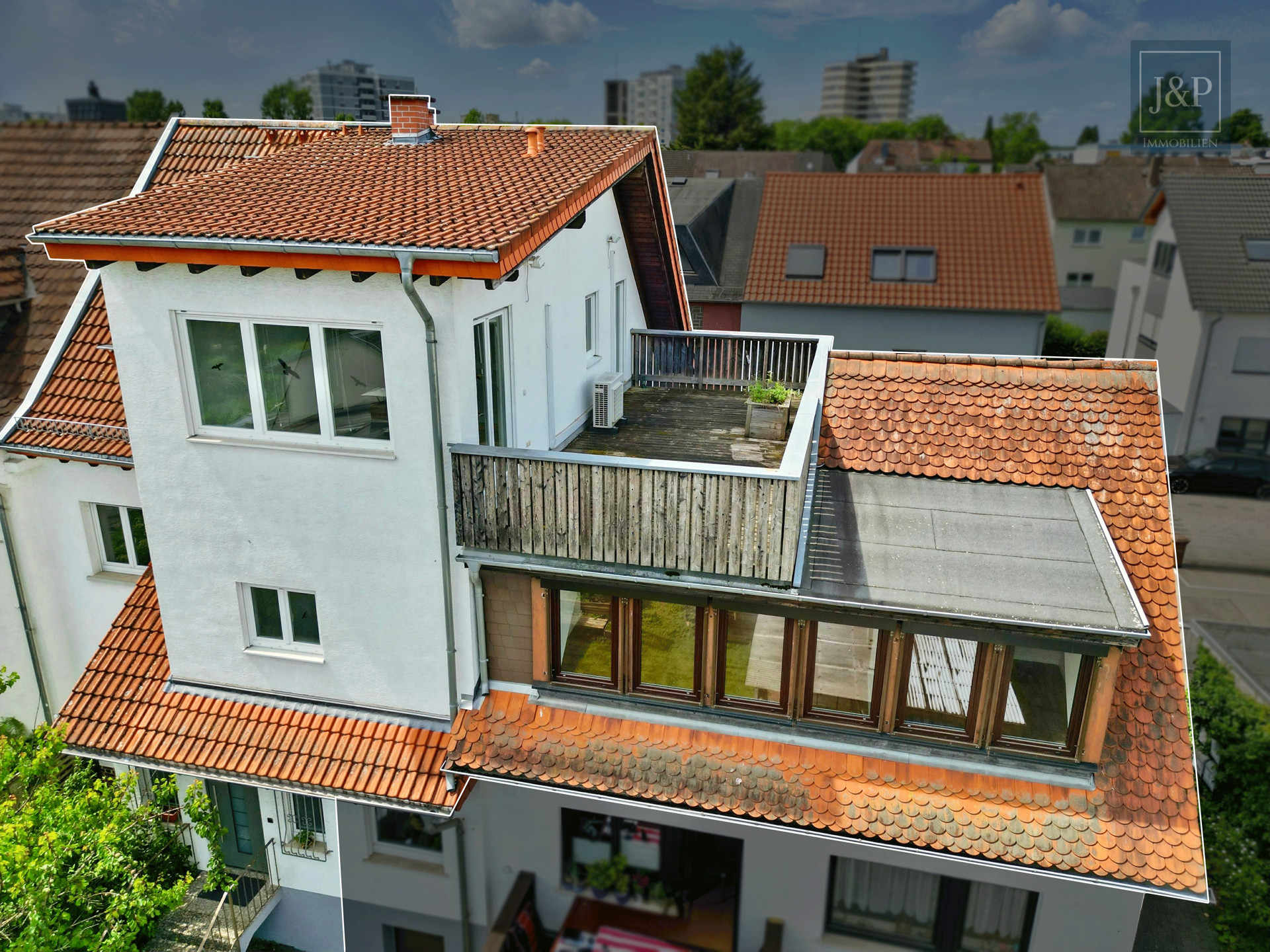Maisonette-Wohnung mit Dachterrasse und toller Aussicht über Eschborn - Hinteransicht