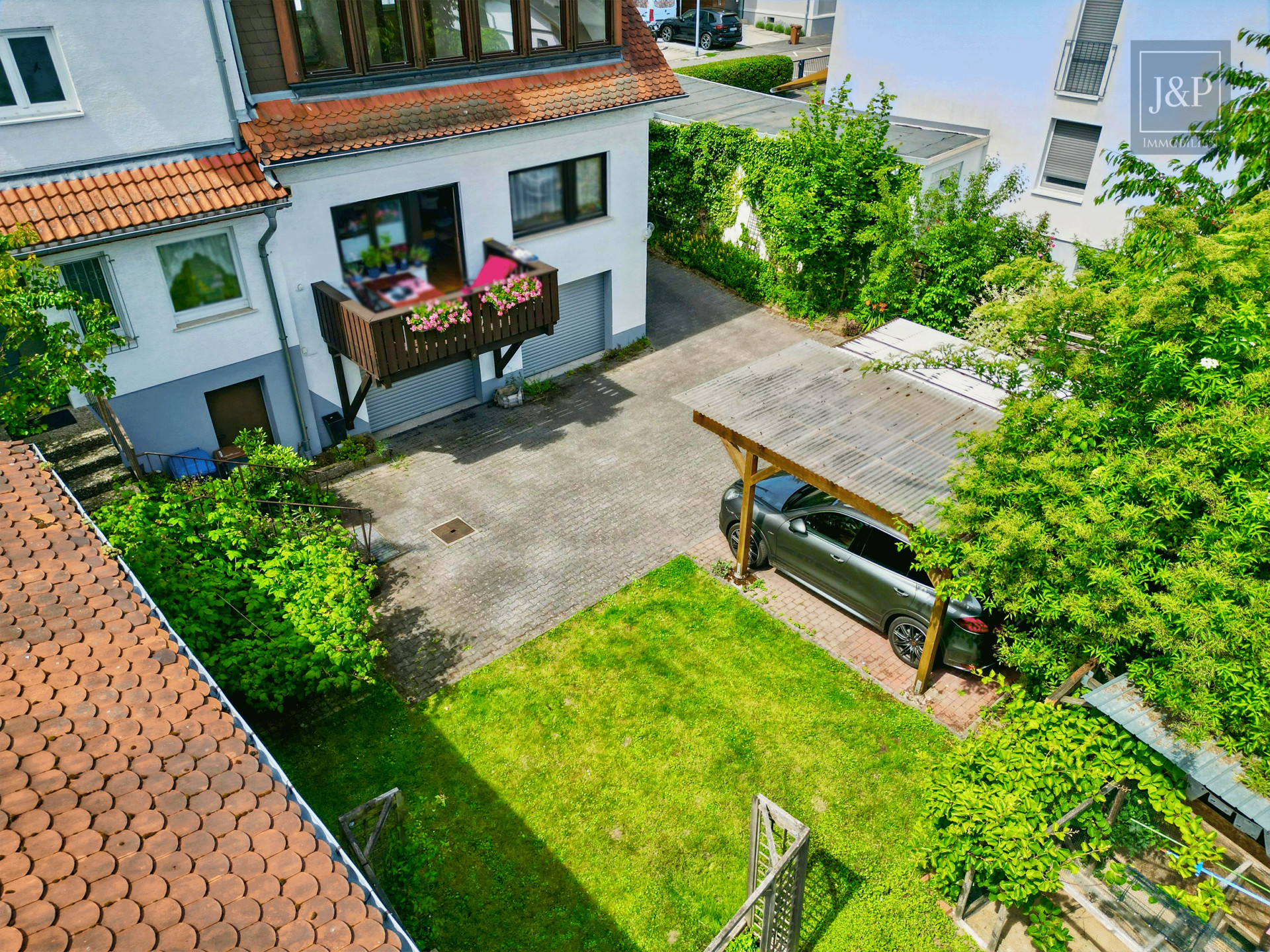 Maisonette-Wohnung mit Dachterrasse und toller Aussicht über Eschborn - Grundstück