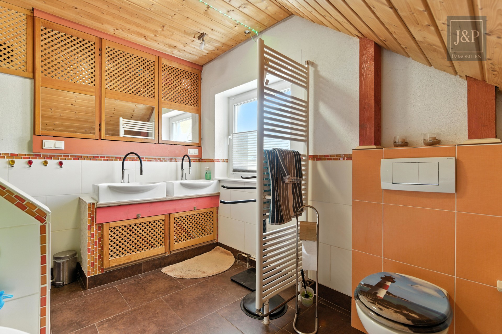 Wohnen in verkehrsberuhigter Randlage. Modern, gemütlich & individuell. - Badezimmer OG