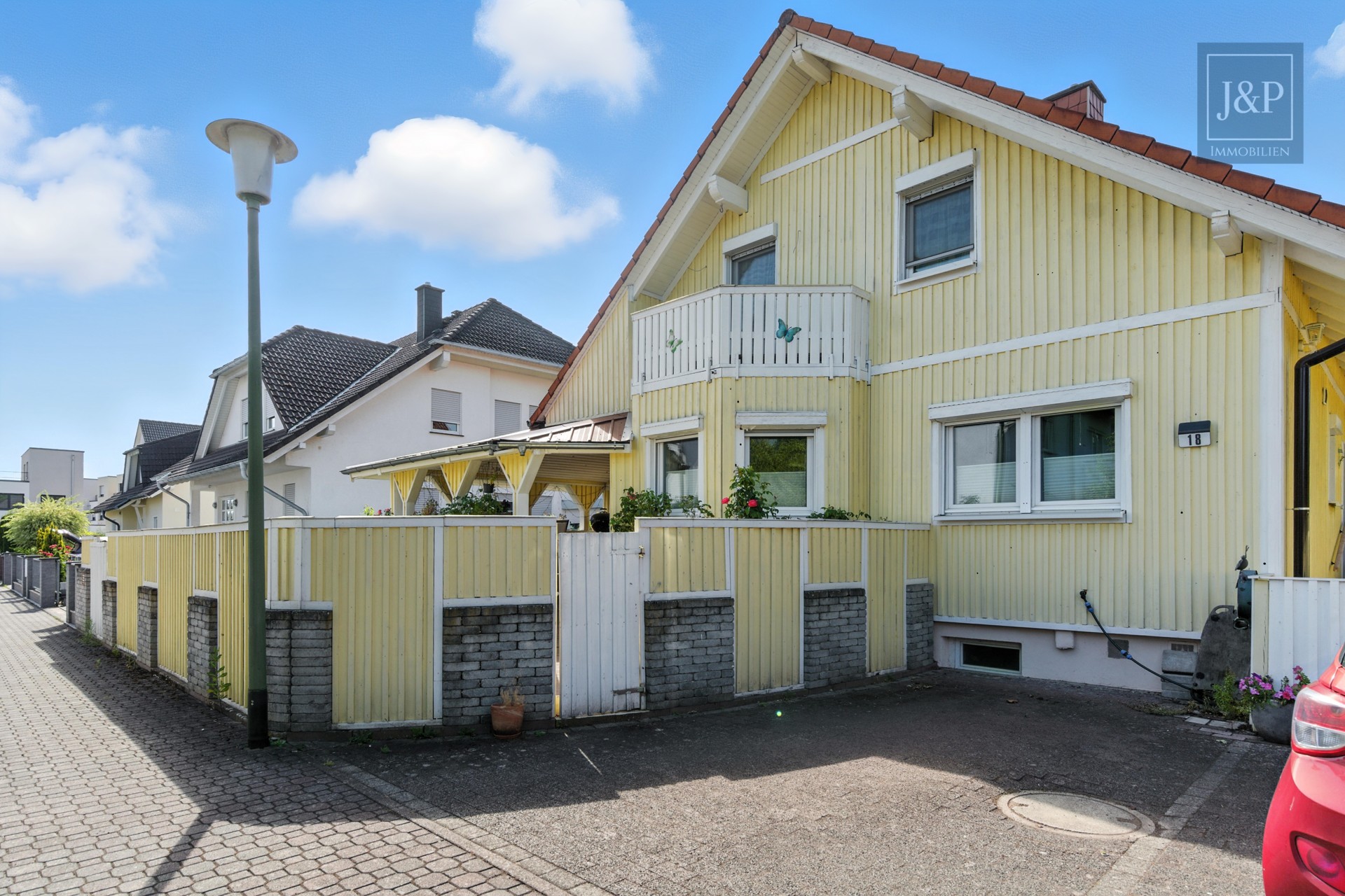 Wohnen in verkehrsberuhigter Randlage. Modern, gemütlich & individuell. - Straßenansicht