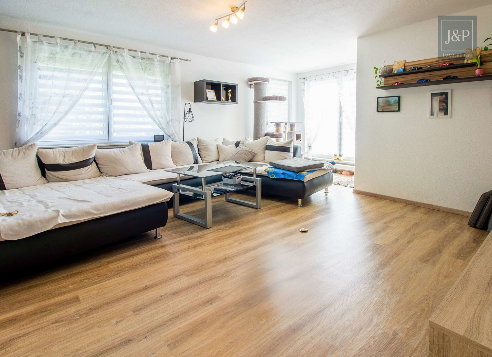 Gepflegte 2-Zimmer-Wohnung mit Terrasse – Ihre sichere Kapitalanlage! - wohnzimmer