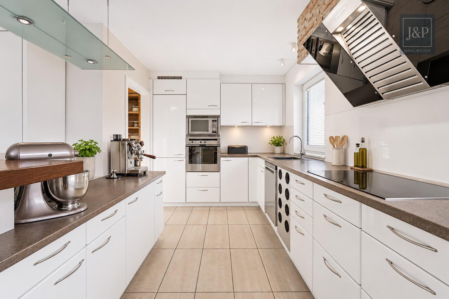 Exklusive Maisonette mit Weitblick und einzigartiger Architektur im Herzen von Kriftel - Küche