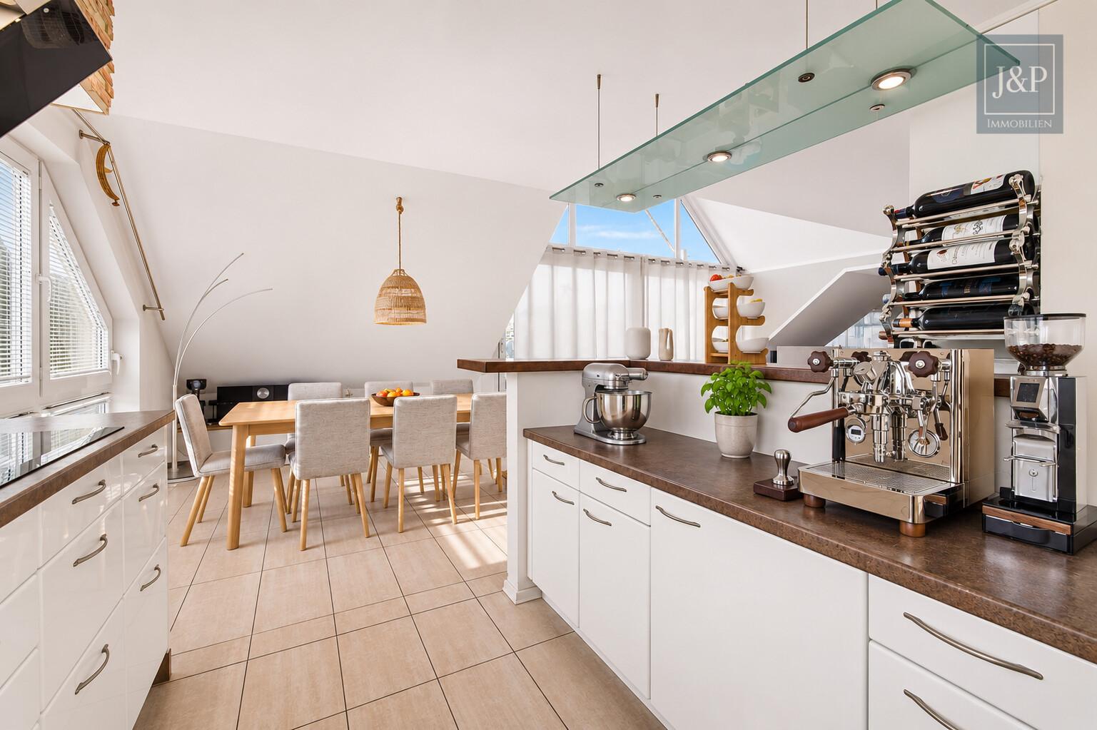 Exklusive Maisonette mit Weitblick und einzigartiger Architektur im Herzen von Kriftel - Küche