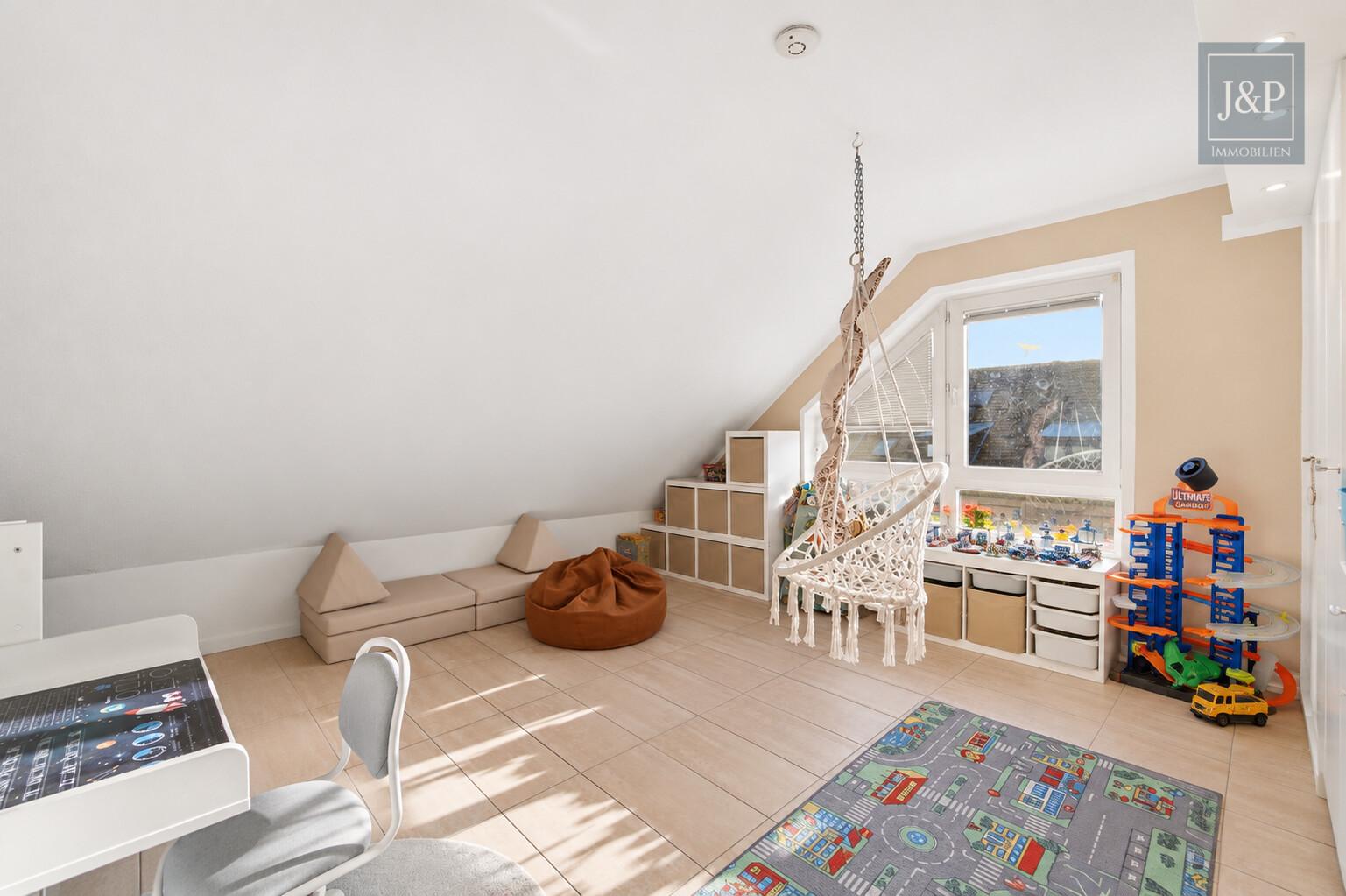 Exklusive Maisonette mit Weitblick und einzigartiger Architektur im Herzen von Kriftel - Kinderzimmer 1