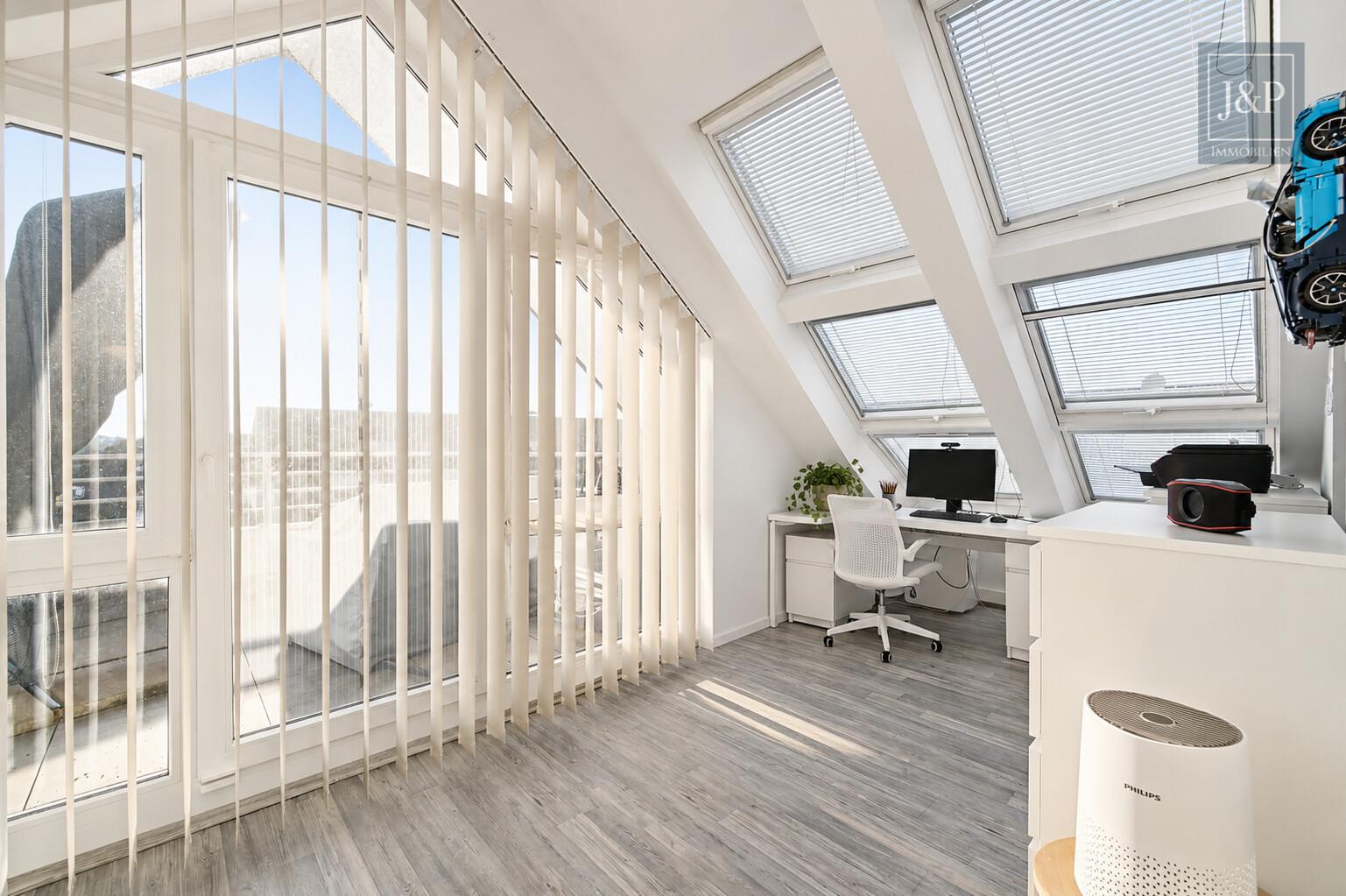 Exklusive Maisonette mit Weitblick und einzigartiger Architektur im Herzen von Kriftel - Büroecke (Schlafzimmer)