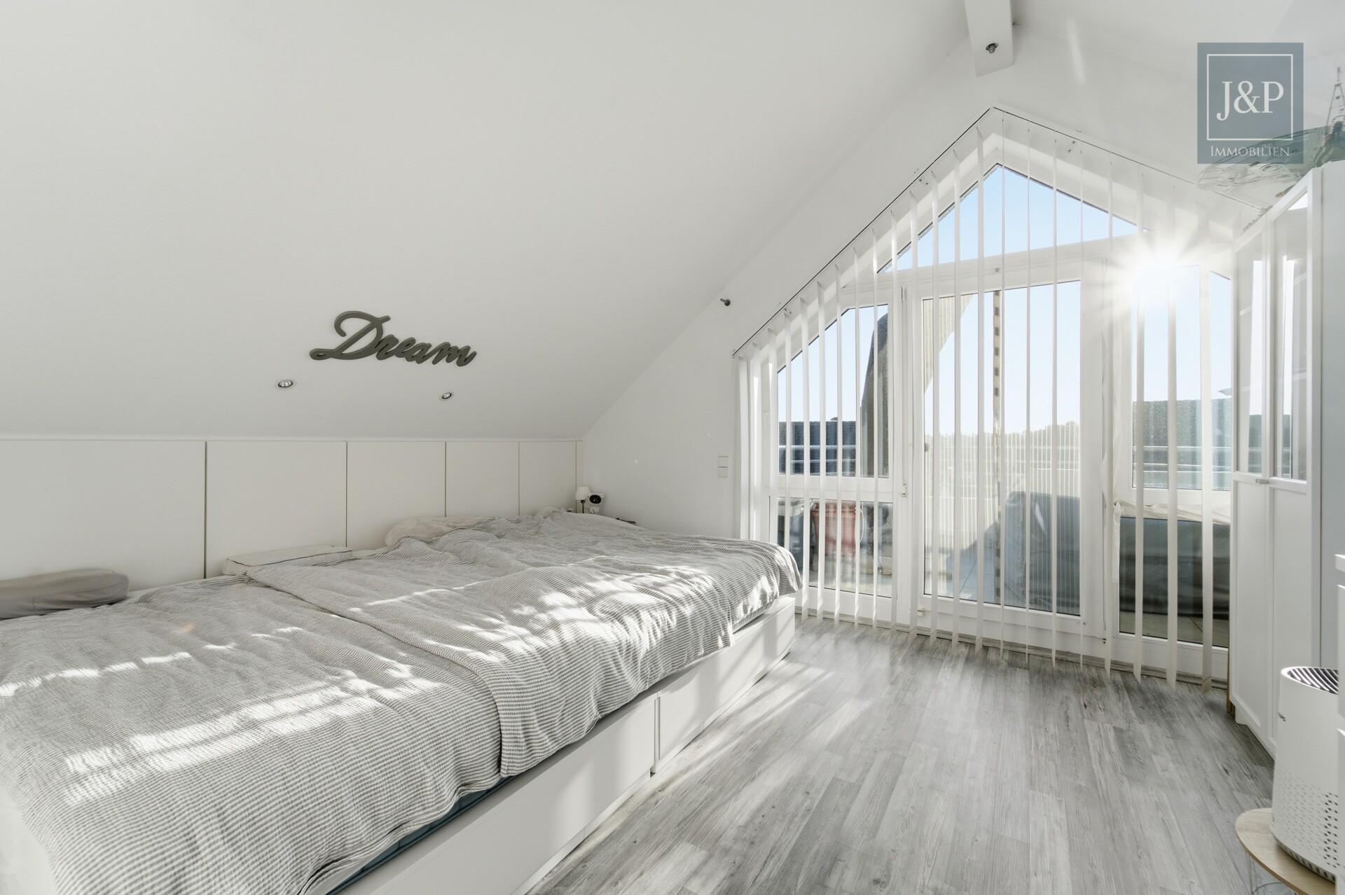 Exklusive Maisonette mit Weitblick und einzigartiger Architektur im Herzen von Kriftel - Schlafzimmer