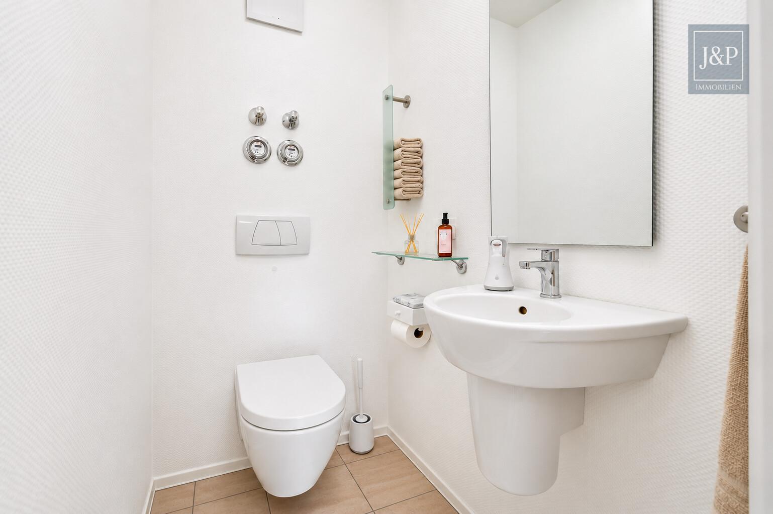 Exklusive Maisonette mit Weitblick und einzigartiger Architektur im Herzen von Kriftel - Gäste-WC