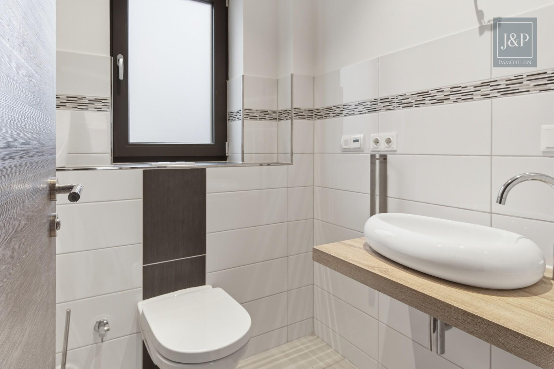 Einfamilienhaus in familienfreundlicher Lage - Ihre Chance zum Eigenheim mit Gestaltungsspielraum - Gäste-WC