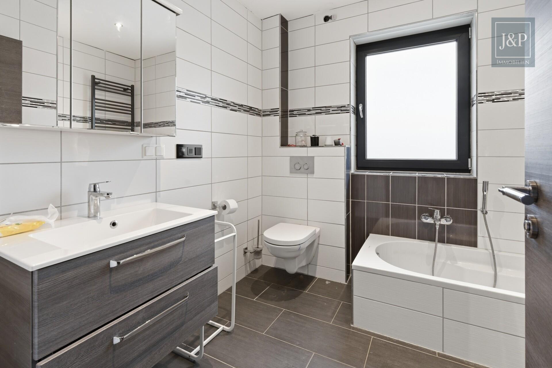 Einfamilienhaus in familienfreundlicher Lage - Ihre Chance zum Eigenheim mit Gestaltungsspielraum - Badezimmer