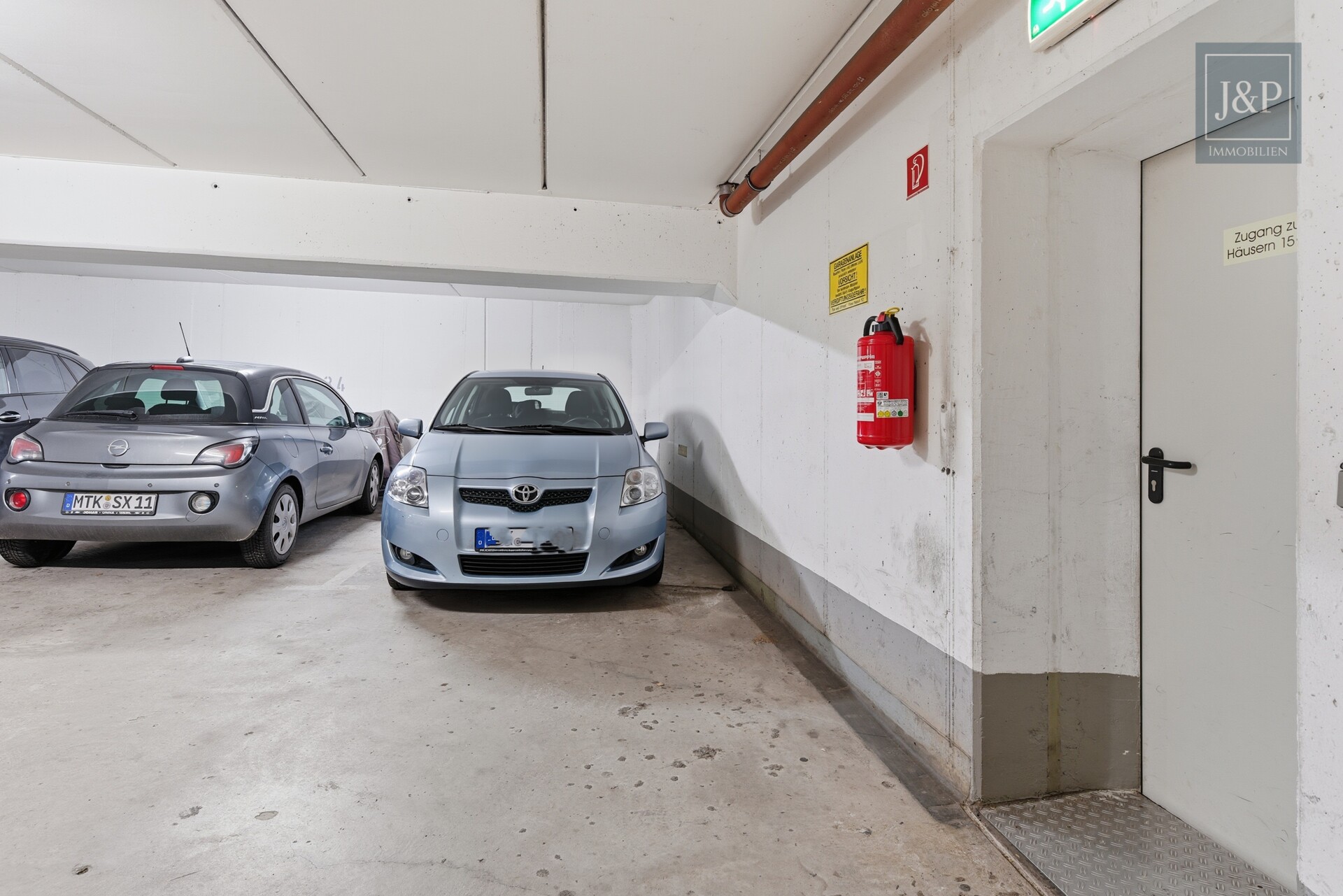 Ruhiges Wohngebiet! - Gut geschnittene Hochparterre in Waldrandlage von Neuenhain - Tiefgarage