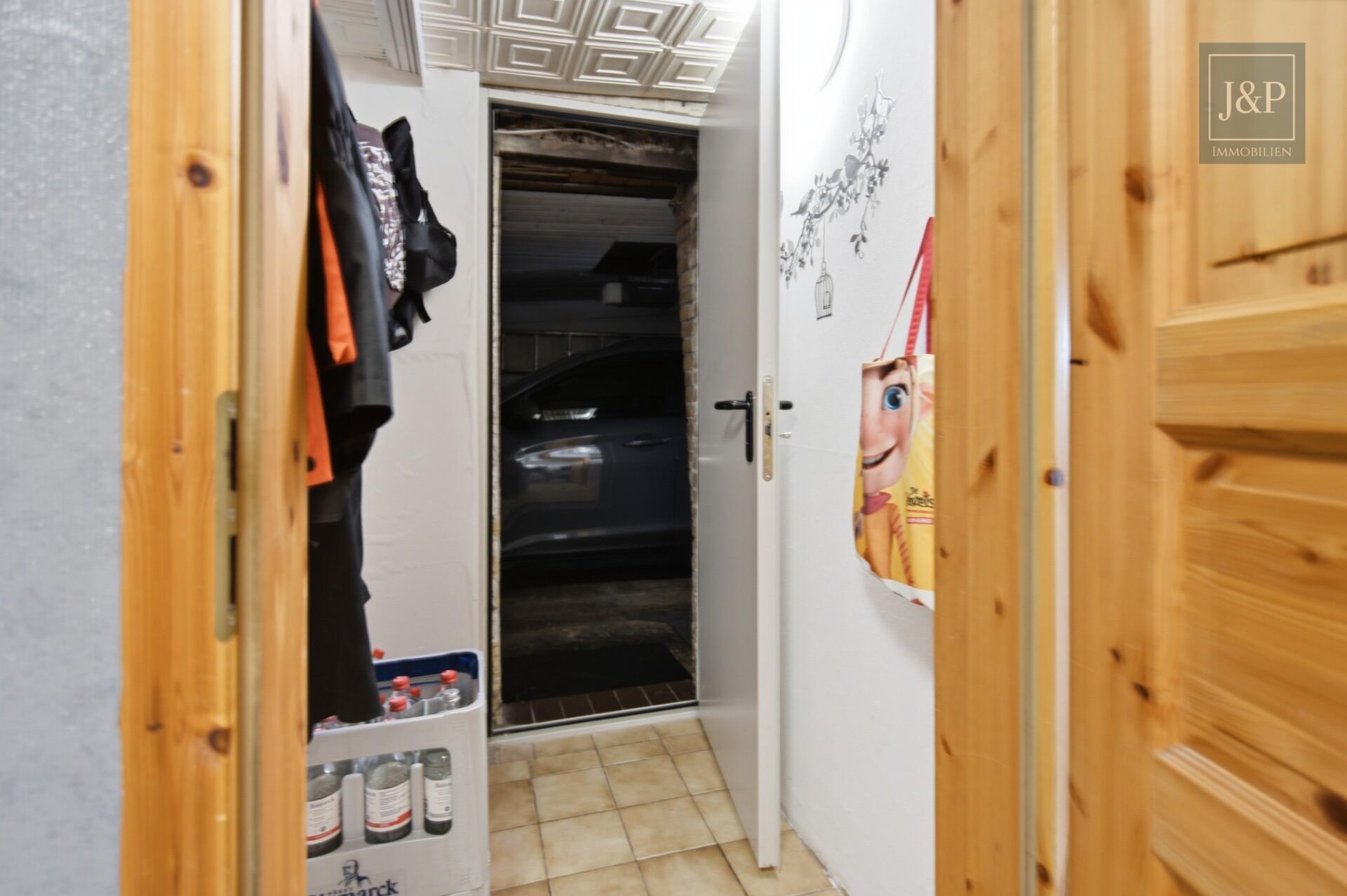 Ankommen, wohlfühlen, zuhause sein... - Nebeneingang Garage