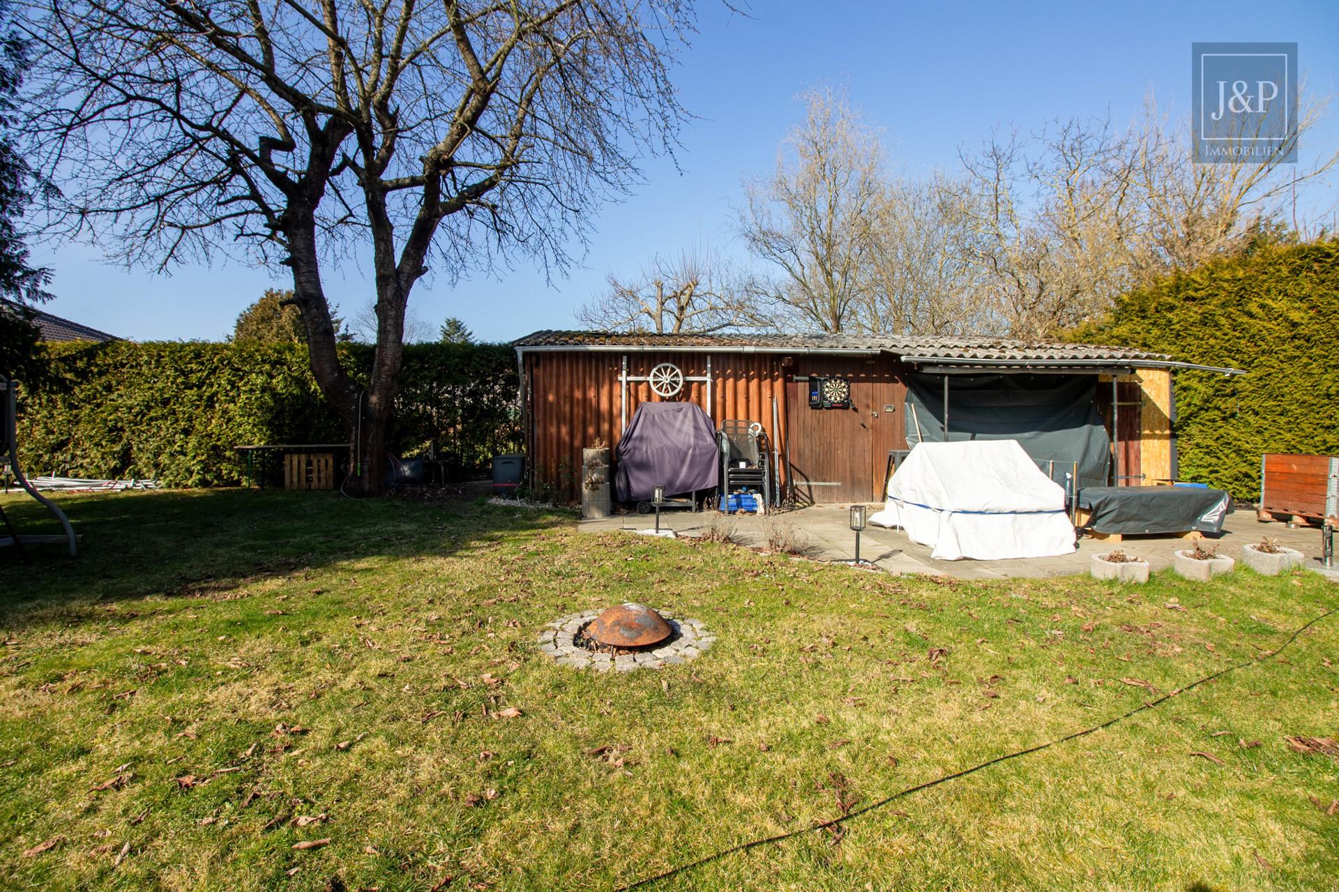 Zweifamilienhaus mit großem Garten, Terrasse & Garage – ideal für Familien und Kapitalanleger - Gartenhaus