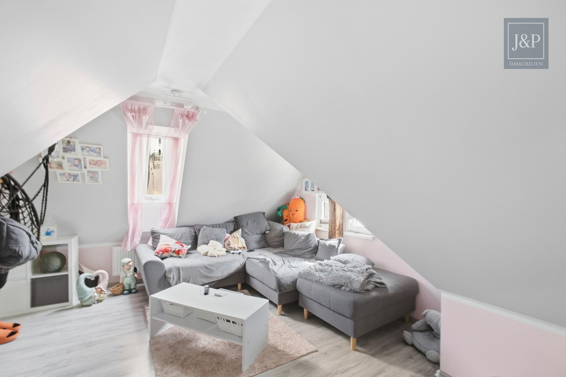 2 Häuser - viele Möglichkeiten! Ideal als Mehrgenerationenhaus, Wohnen und Arbeiten oder Vermieten! - Haus 11 Wohnbereich Maisonette-Wohnung
